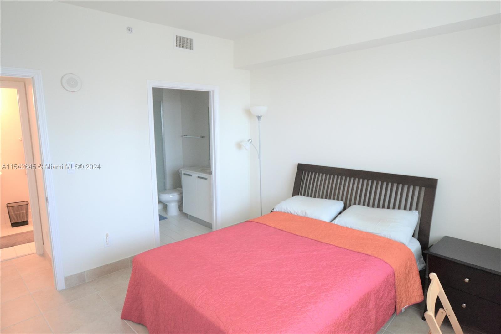 601 NE 36th St 2903, Miami, Florida 33137, 2 Bedrooms Bedrooms, ,2 BathroomsBathrooms,Residentiallease,For Rent,601 NE 36th St 2903,A11542645