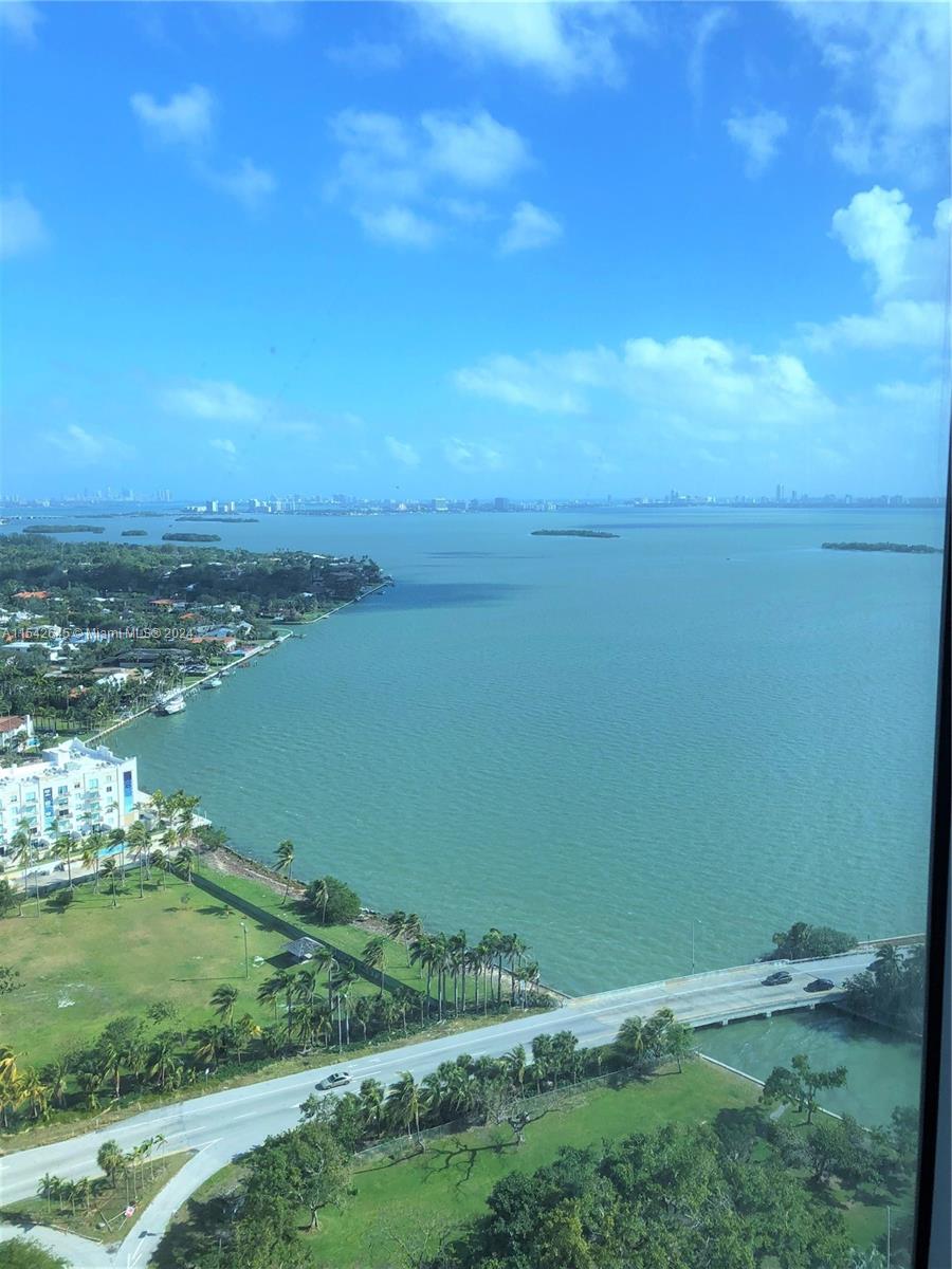 601 NE 36th St 2903, Miami, Florida 33137, 2 Bedrooms Bedrooms, ,2 BathroomsBathrooms,Residentiallease,For Rent,601 NE 36th St 2903,A11542645