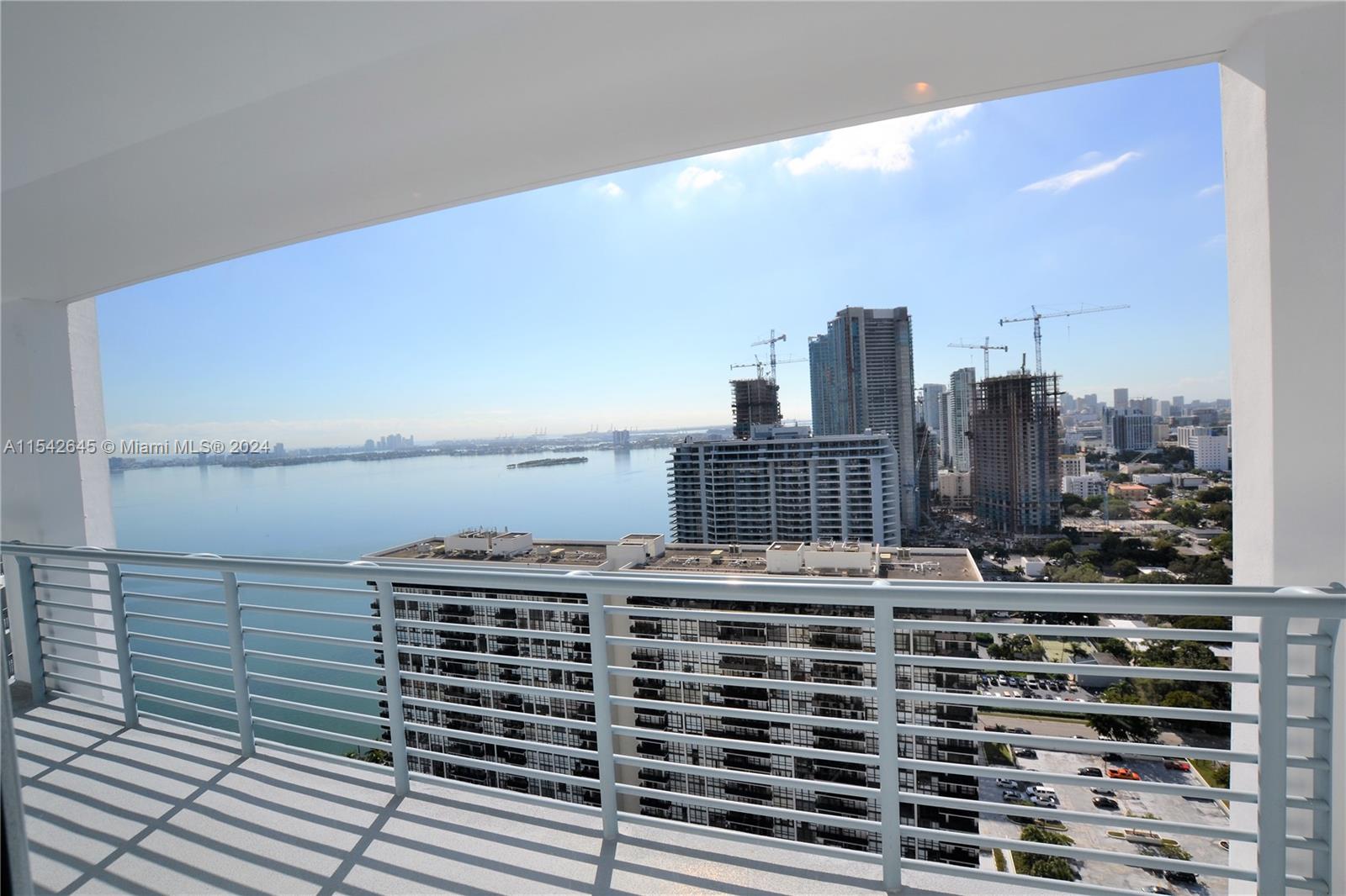 601 NE 36th St 2903, Miami, Florida 33137, 2 Bedrooms Bedrooms, ,2 BathroomsBathrooms,Residentiallease,For Rent,601 NE 36th St 2903,A11542645