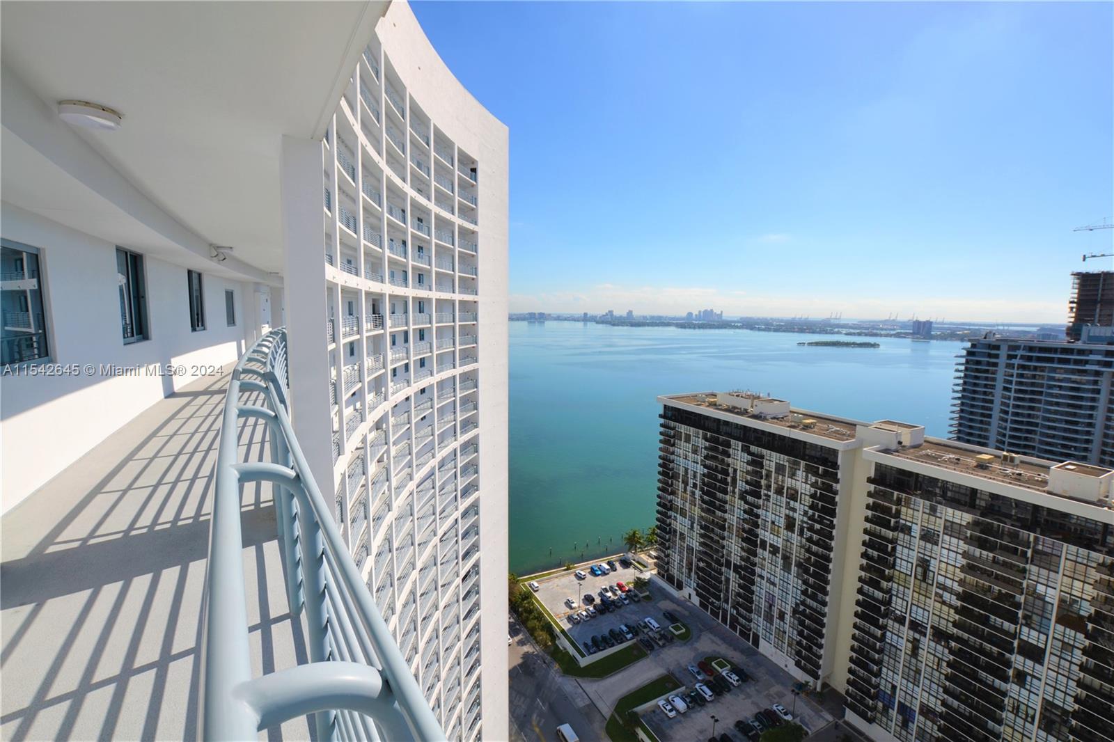 601 NE 36th St 2903, Miami, Florida 33137, 2 Bedrooms Bedrooms, ,2 BathroomsBathrooms,Residentiallease,For Rent,601 NE 36th St 2903,A11542645