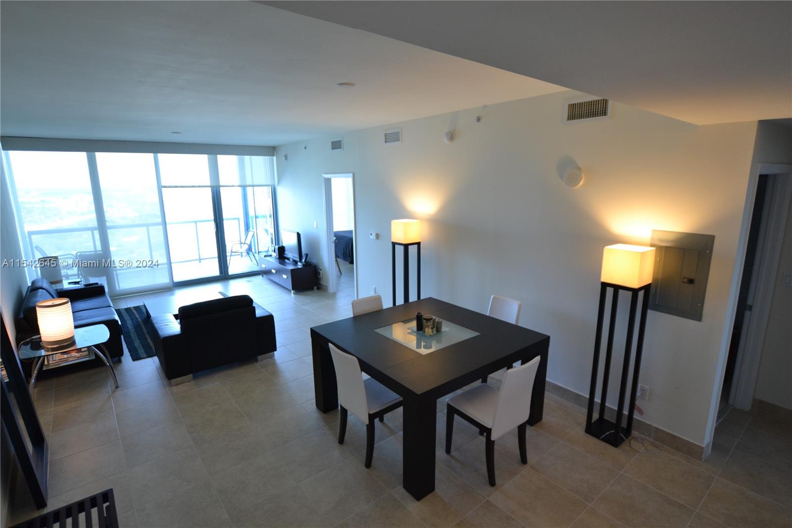 601 NE 36th St 2903, Miami, Florida 33137, 2 Bedrooms Bedrooms, ,2 BathroomsBathrooms,Residentiallease,For Rent,601 NE 36th St 2903,A11542645