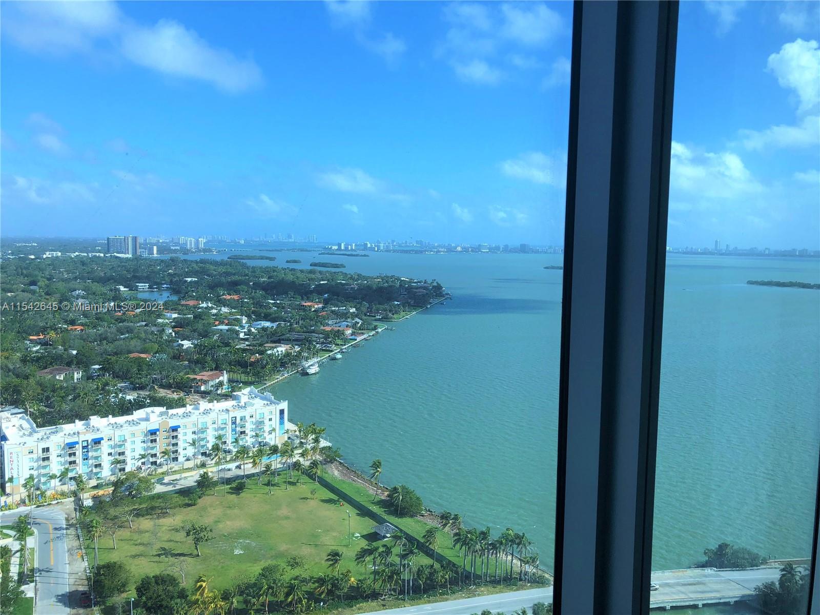 601 NE 36th St 2903, Miami, Florida 33137, 2 Bedrooms Bedrooms, ,2 BathroomsBathrooms,Residentiallease,For Rent,601 NE 36th St 2903,A11542645