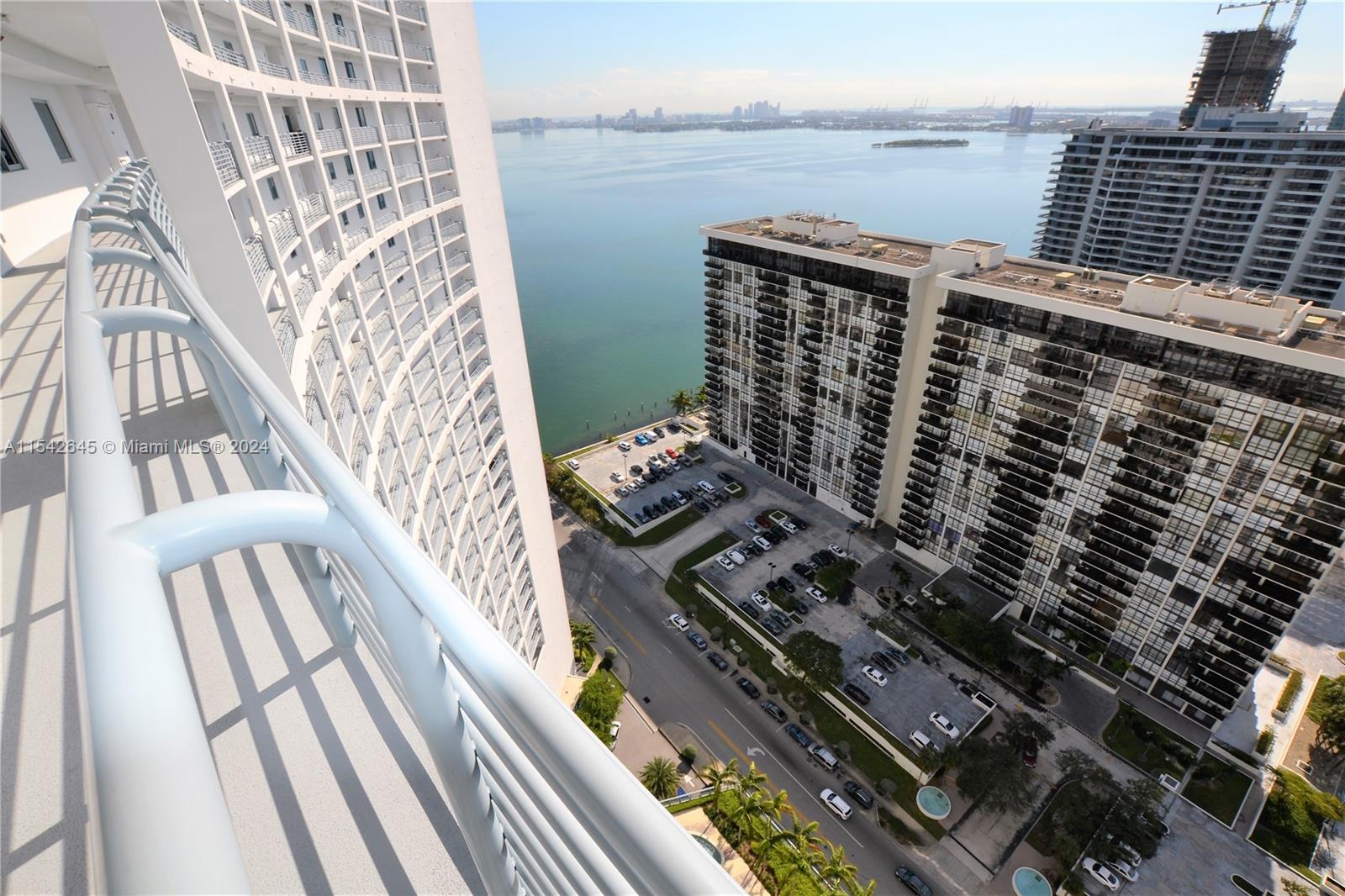 601 NE 36th St 2903, Miami, Florida 33137, 2 Bedrooms Bedrooms, ,2 BathroomsBathrooms,Residentiallease,For Rent,601 NE 36th St 2903,A11542645