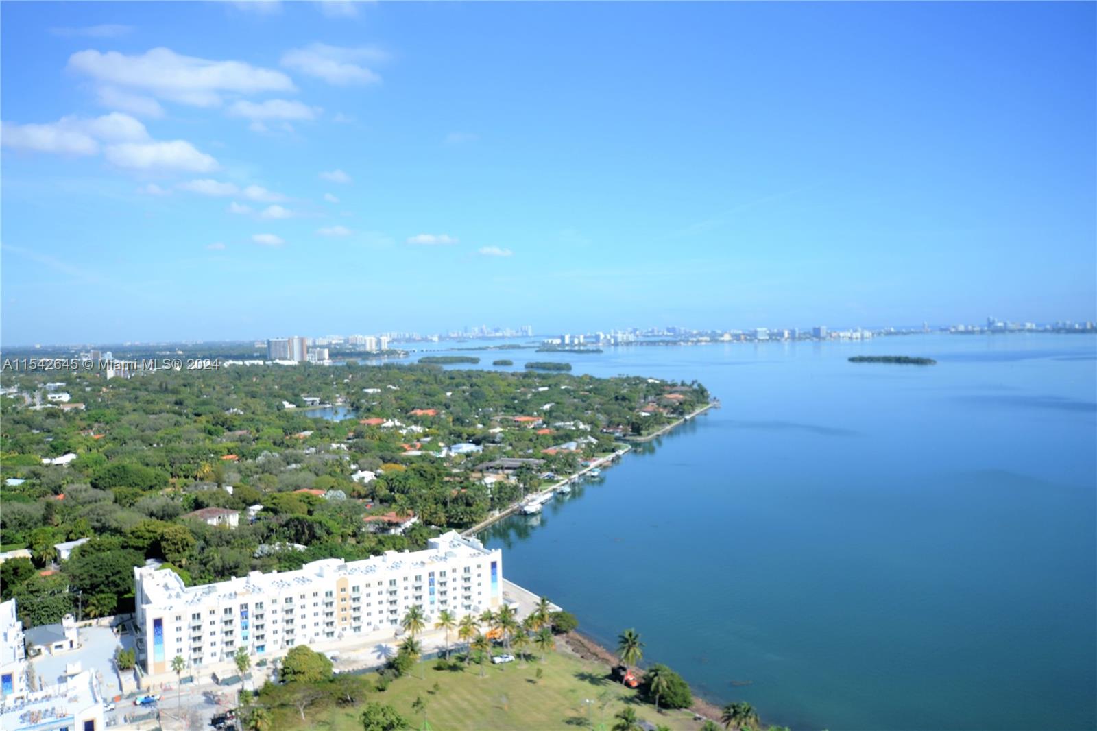601 NE 36th St 2903, Miami, Florida 33137, 2 Bedrooms Bedrooms, ,2 BathroomsBathrooms,Residentiallease,For Rent,601 NE 36th St 2903,A11542645