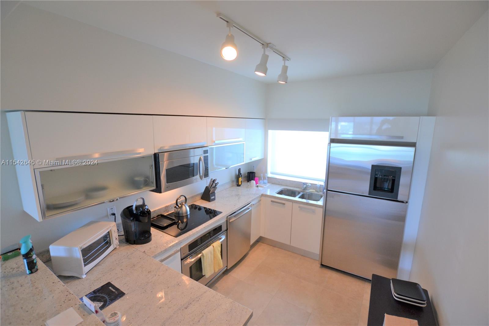 601 NE 36th St 2903, Miami, Florida 33137, 2 Bedrooms Bedrooms, ,2 BathroomsBathrooms,Residentiallease,For Rent,601 NE 36th St 2903,A11542645