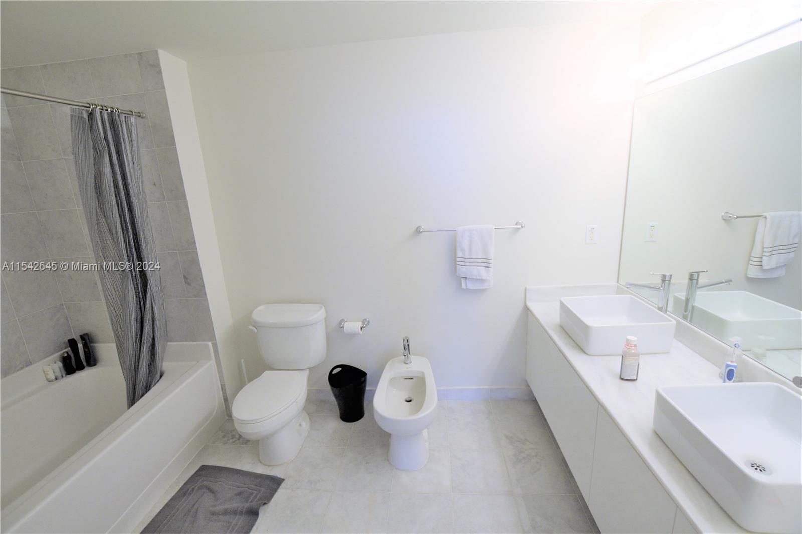 601 NE 36th St 2903, Miami, Florida 33137, 2 Bedrooms Bedrooms, ,2 BathroomsBathrooms,Residentiallease,For Rent,601 NE 36th St 2903,A11542645