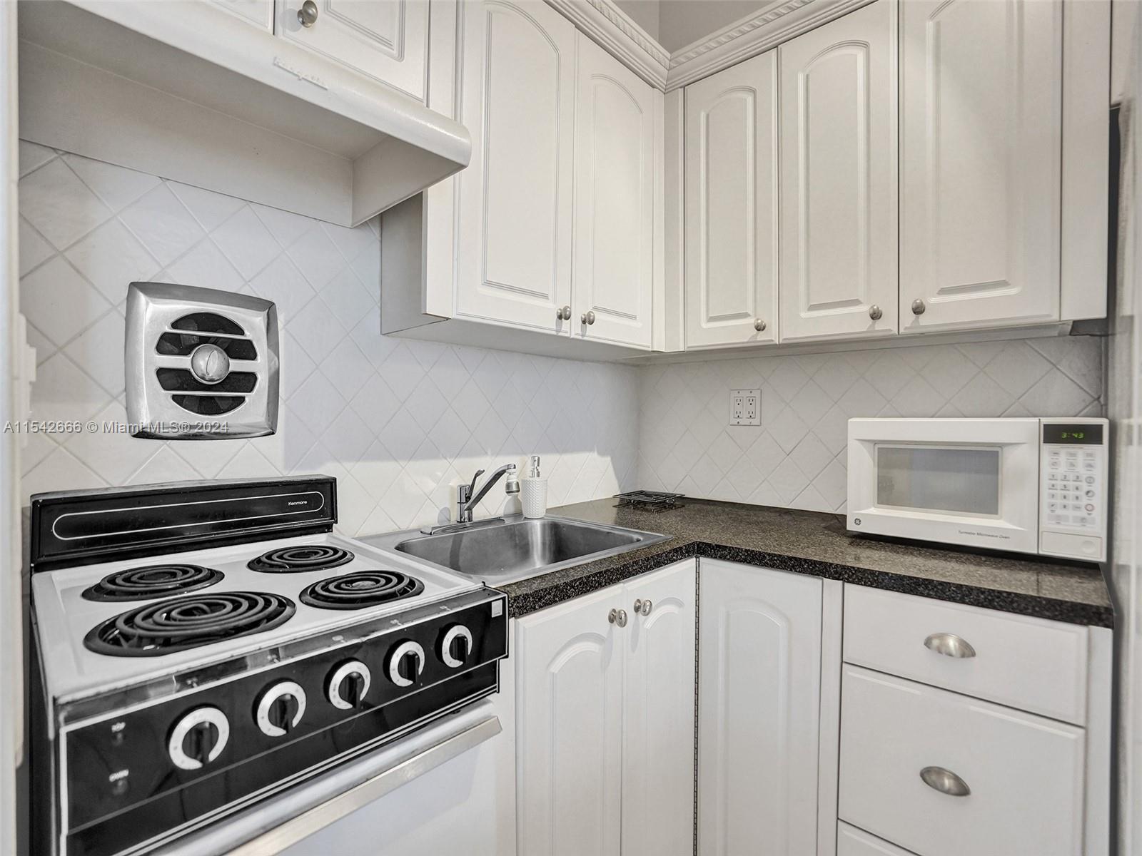 3177 S Ocean Dr 108, Hallandale Beach, Florida 33009, 1 Bedroom Bedrooms, ,1 BathroomBathrooms,Residential,For Sale,3177 S Ocean Dr 108,A11542666