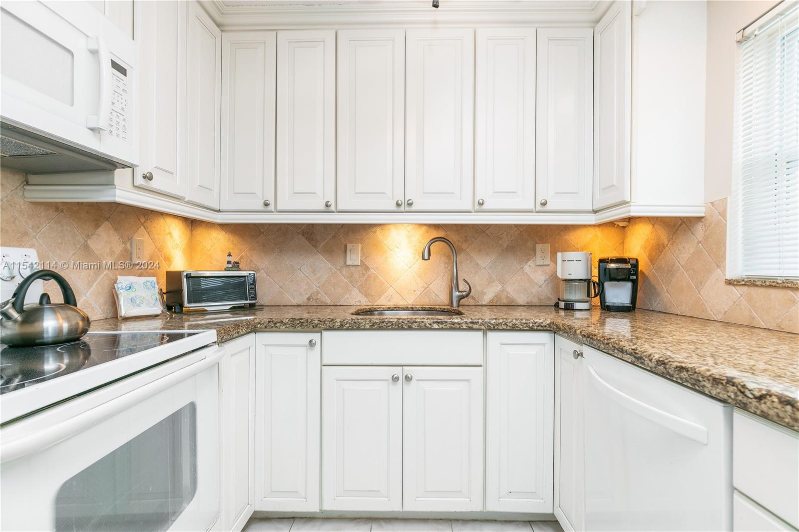 3131 S Ocean Dr 110, Hallandale Beach, Florida 33009, 1 Bedroom Bedrooms, ,1 BathroomBathrooms,Residentiallease,For Rent,3131 S Ocean Dr 110,A11542114