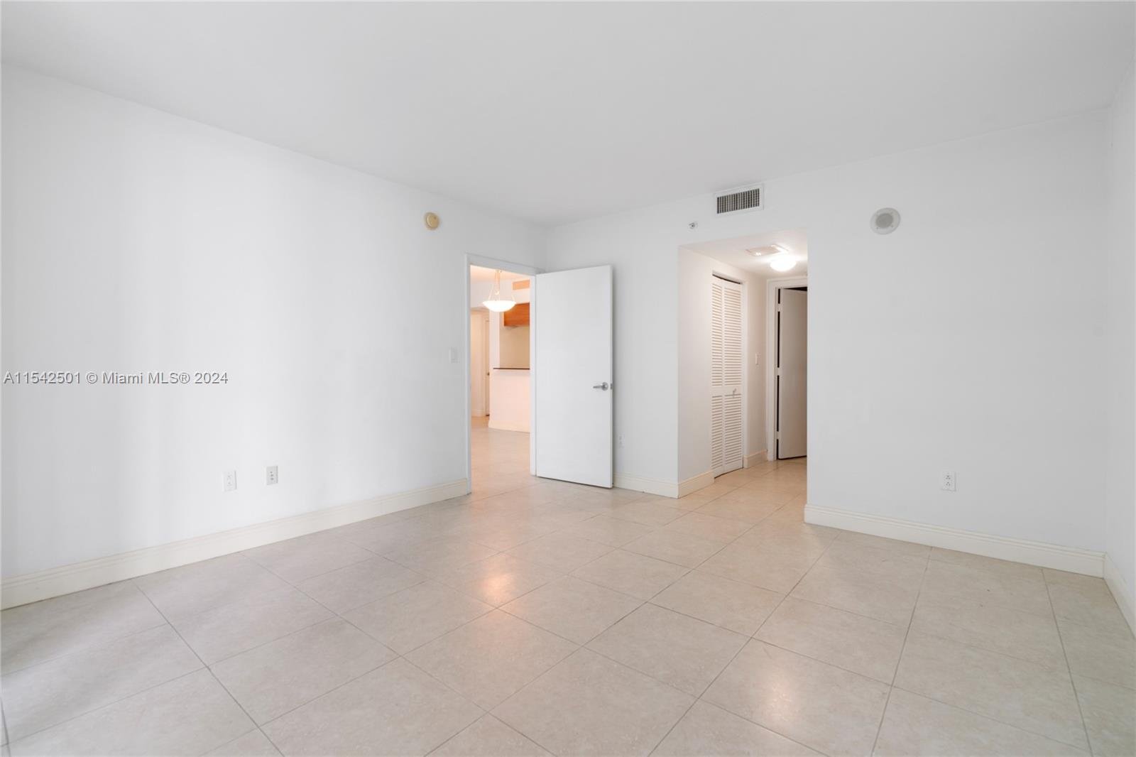 1800 N Bayshore Dr 2114, Miami, Florida 33132, 2 Bedrooms Bedrooms, ,2 BathroomsBathrooms,Residentiallease,For Rent,1800 N Bayshore Dr 2114,A11542501