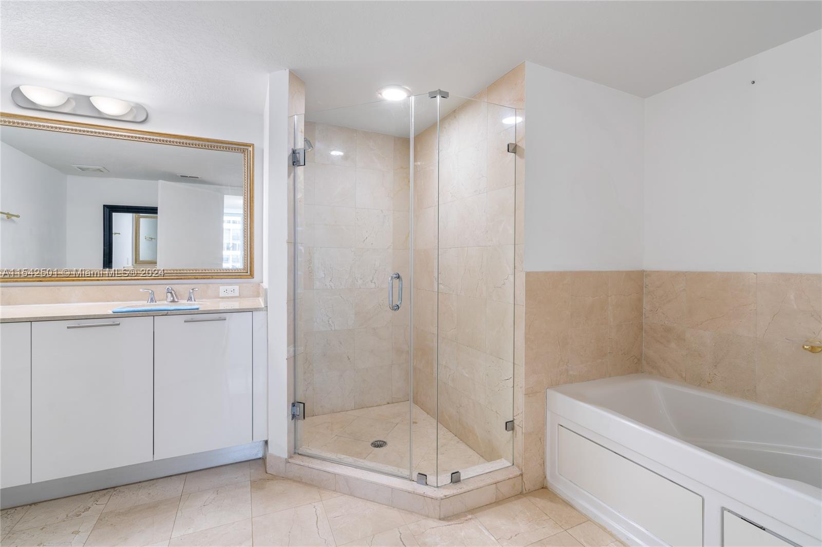 1800 N Bayshore Dr 2114, Miami, Florida 33132, 2 Bedrooms Bedrooms, ,2 BathroomsBathrooms,Residentiallease,For Rent,1800 N Bayshore Dr 2114,A11542501