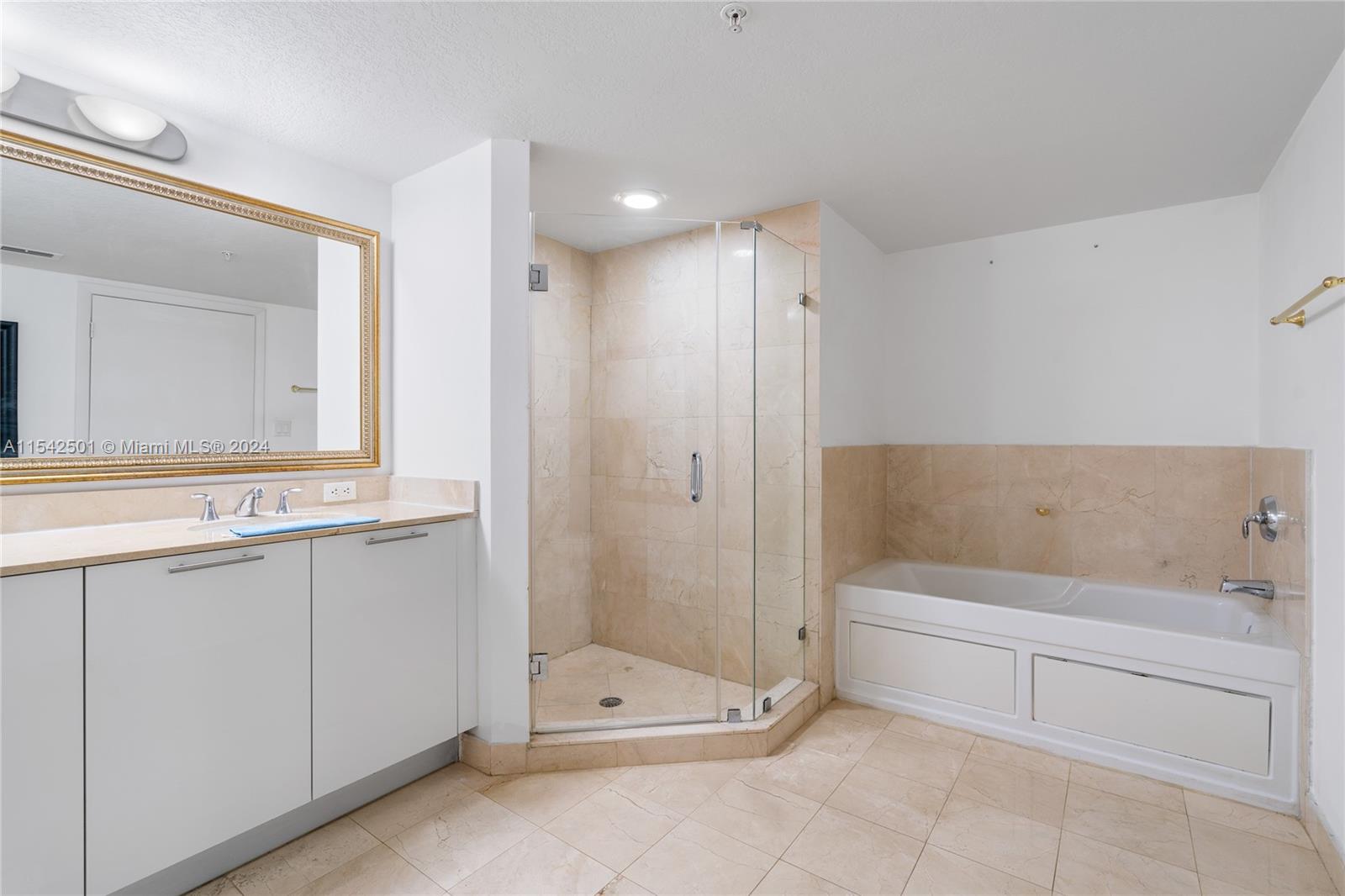 1800 N Bayshore Dr 2114, Miami, Florida 33132, 2 Bedrooms Bedrooms, ,2 BathroomsBathrooms,Residentiallease,For Rent,1800 N Bayshore Dr 2114,A11542501