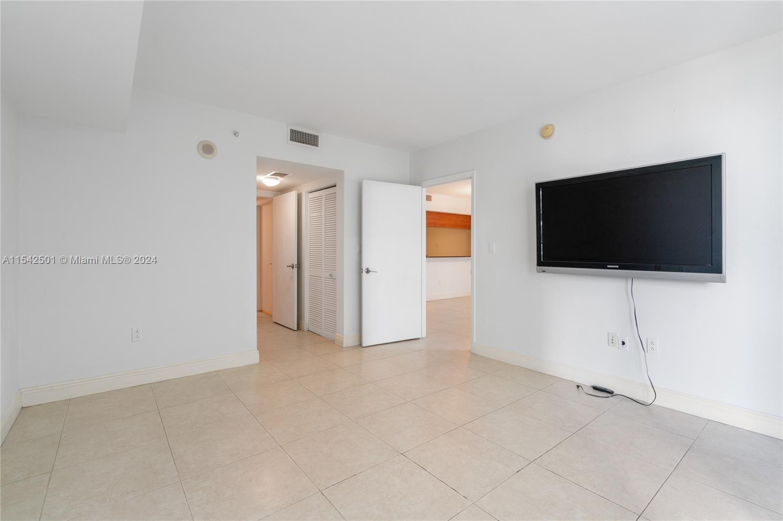 1800 N Bayshore Dr 2114, Miami, Florida 33132, 2 Bedrooms Bedrooms, ,2 BathroomsBathrooms,Residentiallease,For Rent,1800 N Bayshore Dr 2114,A11542501