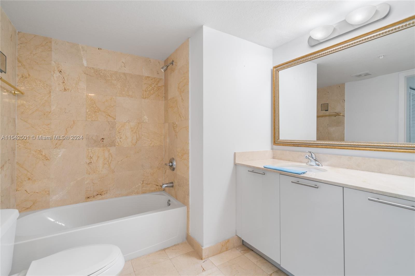 1800 N Bayshore Dr 2114, Miami, Florida 33132, 2 Bedrooms Bedrooms, ,2 BathroomsBathrooms,Residentiallease,For Rent,1800 N Bayshore Dr 2114,A11542501
