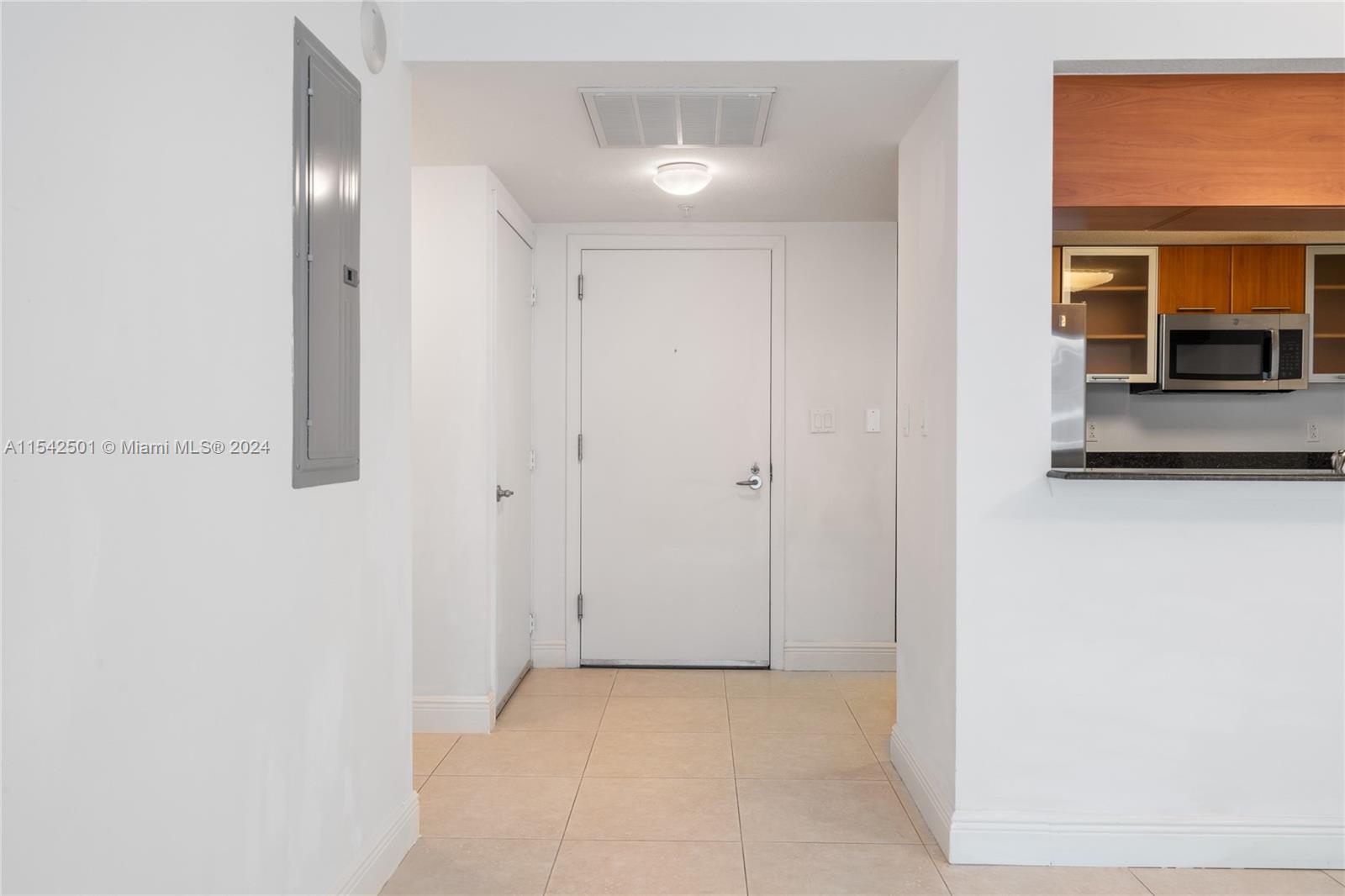 1800 N Bayshore Dr 2114, Miami, Florida 33132, 2 Bedrooms Bedrooms, ,2 BathroomsBathrooms,Residentiallease,For Rent,1800 N Bayshore Dr 2114,A11542501