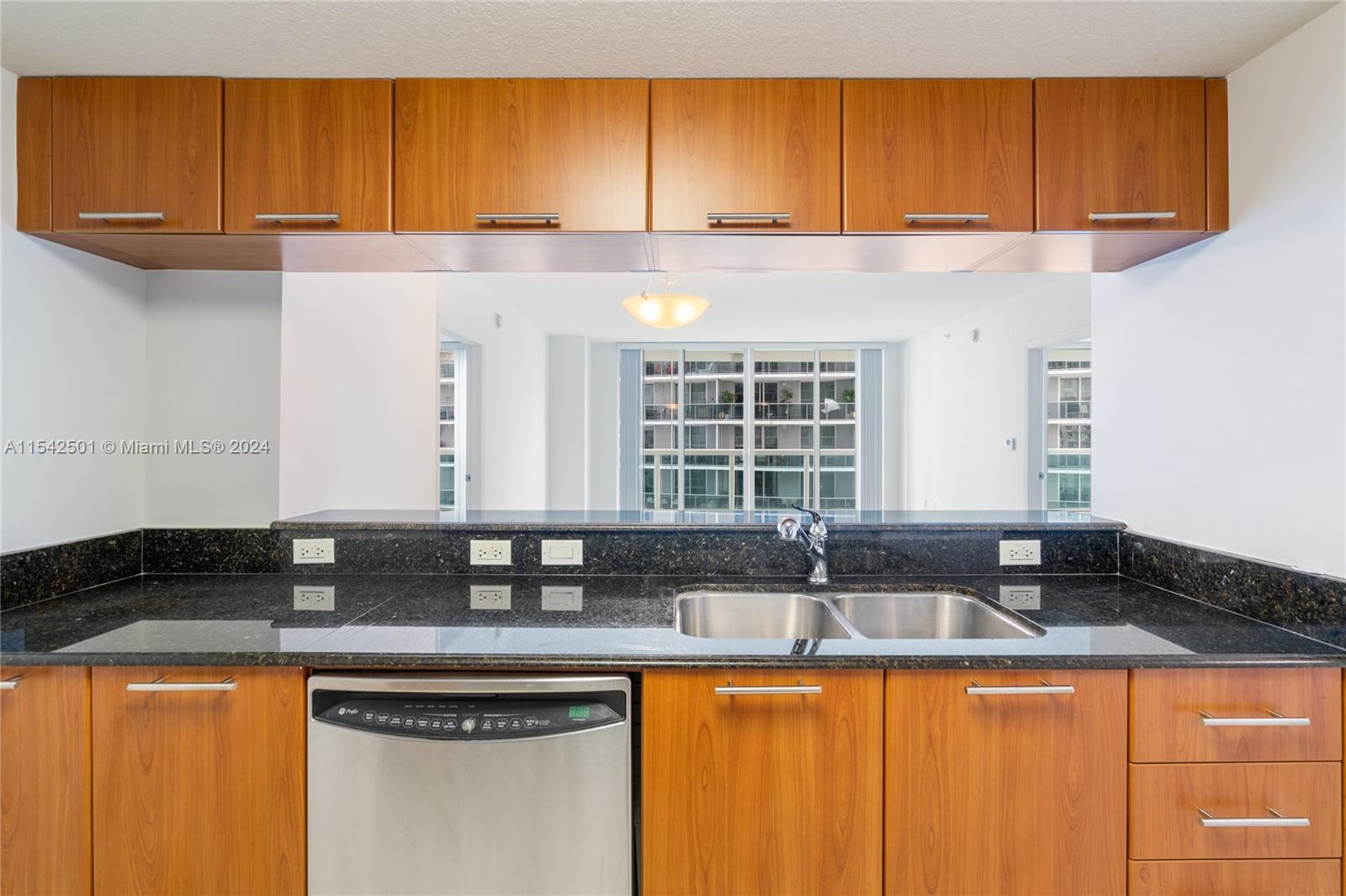 1800 N Bayshore Dr 2114, Miami, Florida 33132, 2 Bedrooms Bedrooms, ,2 BathroomsBathrooms,Residentiallease,For Rent,1800 N Bayshore Dr 2114,A11542501