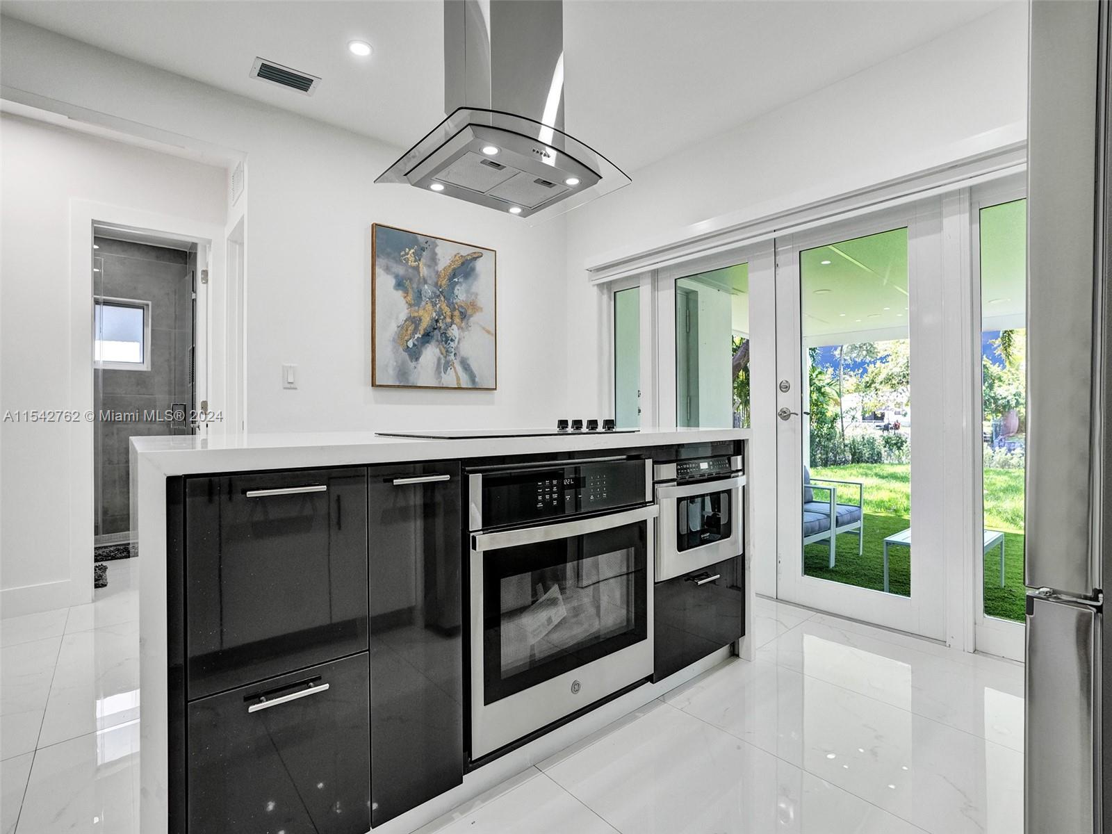 210 NE 85th St 210, El Portal, Florida 33138, 3 Bedrooms Bedrooms, ,2 BathroomsBathrooms,Residentiallease,For Rent,210 NE 85th St 210,A11542762