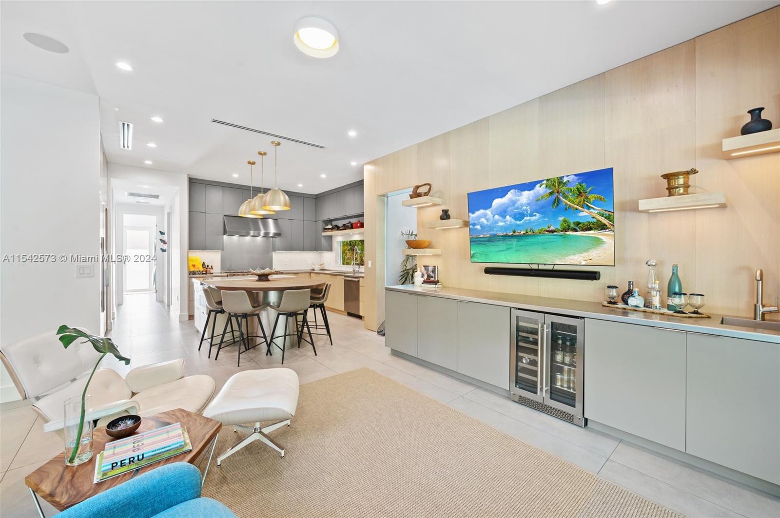 3901 Kumquat Ave, Miami, FL, 33133 United States, 4 Bedrooms Bedrooms, ,4 BathroomsBathrooms,Residential,For Sale,Kumquat Ave,A11542573