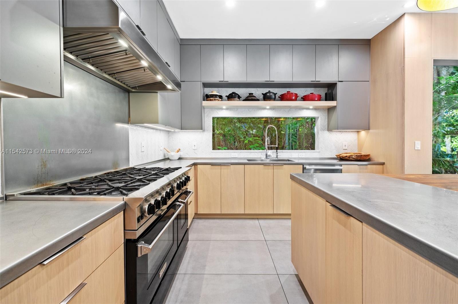 3901 Kumquat Ave, Miami, FL, 33133 United States, 4 Bedrooms Bedrooms, ,4 BathroomsBathrooms,Residential,For Sale,Kumquat Ave,A11542573