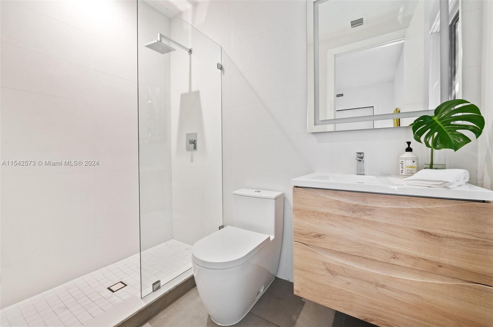 3901 Kumquat Ave, Miami, FL, 33133 United States, 4 Bedrooms Bedrooms, ,4 BathroomsBathrooms,Residential,For Sale,Kumquat Ave,A11542573