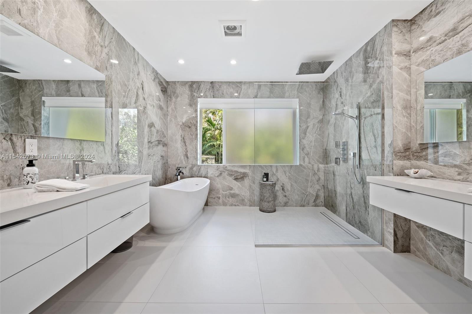 3901 Kumquat Ave, Miami, FL, 33133 United States, 4 Bedrooms Bedrooms, ,4 BathroomsBathrooms,Residential,For Sale,Kumquat Ave,A11542573