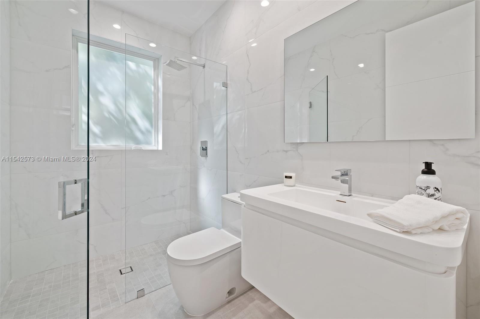 3901 Kumquat Ave, Miami, FL, 33133 United States, 4 Bedrooms Bedrooms, ,4 BathroomsBathrooms,Residential,For Sale,Kumquat Ave,A11542573