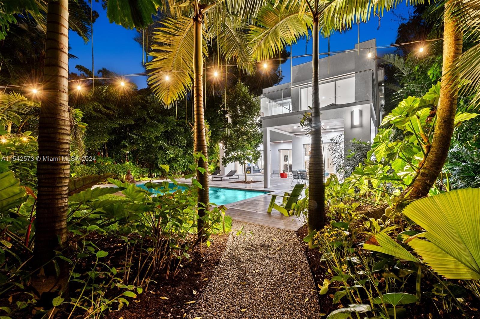 3901 Kumquat Ave, Miami, FL, 33133 United States, 4 Bedrooms Bedrooms, ,4 BathroomsBathrooms,Residential,For Sale,Kumquat Ave,A11542573