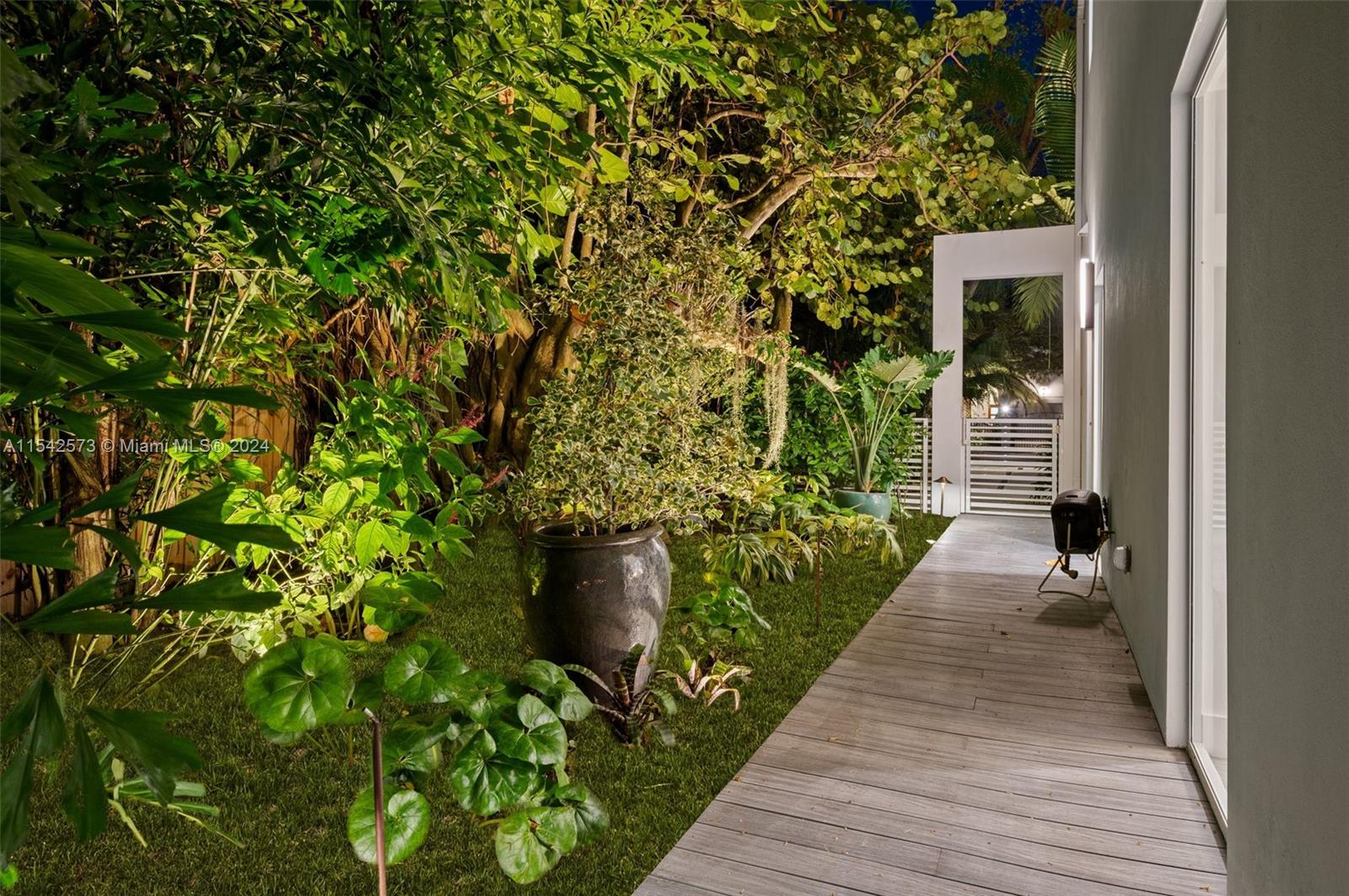 3901 Kumquat Ave, Miami, FL, 33133 United States, 4 Bedrooms Bedrooms, ,4 BathroomsBathrooms,Residential,For Sale,Kumquat Ave,A11542573