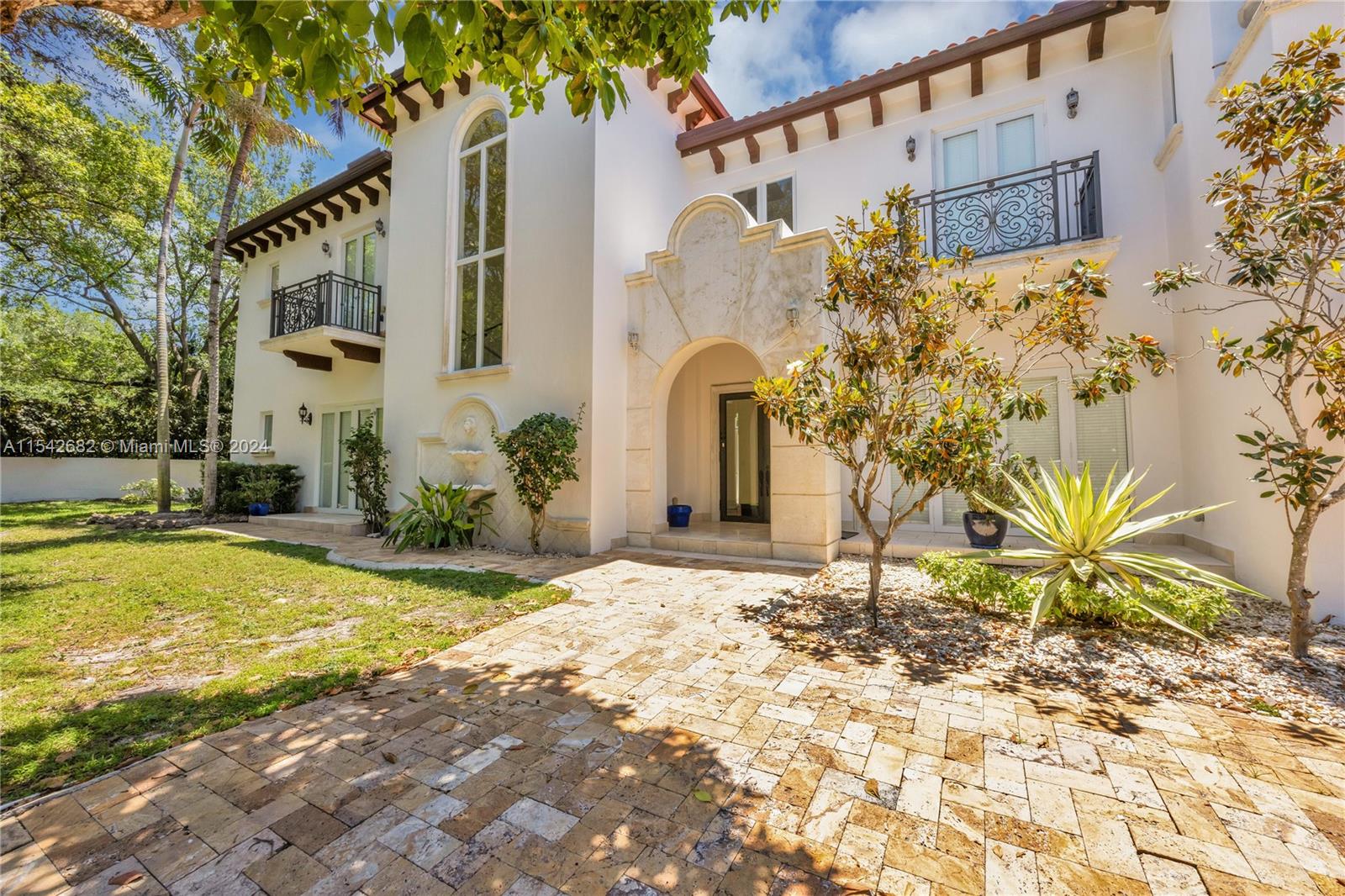 5760 La Luneta Ave, Miami, Florida 33155, 6 Bedrooms Bedrooms, ,7 BathroomsBathrooms,Residential,For Sale,5760 La Luneta Ave,A11542682