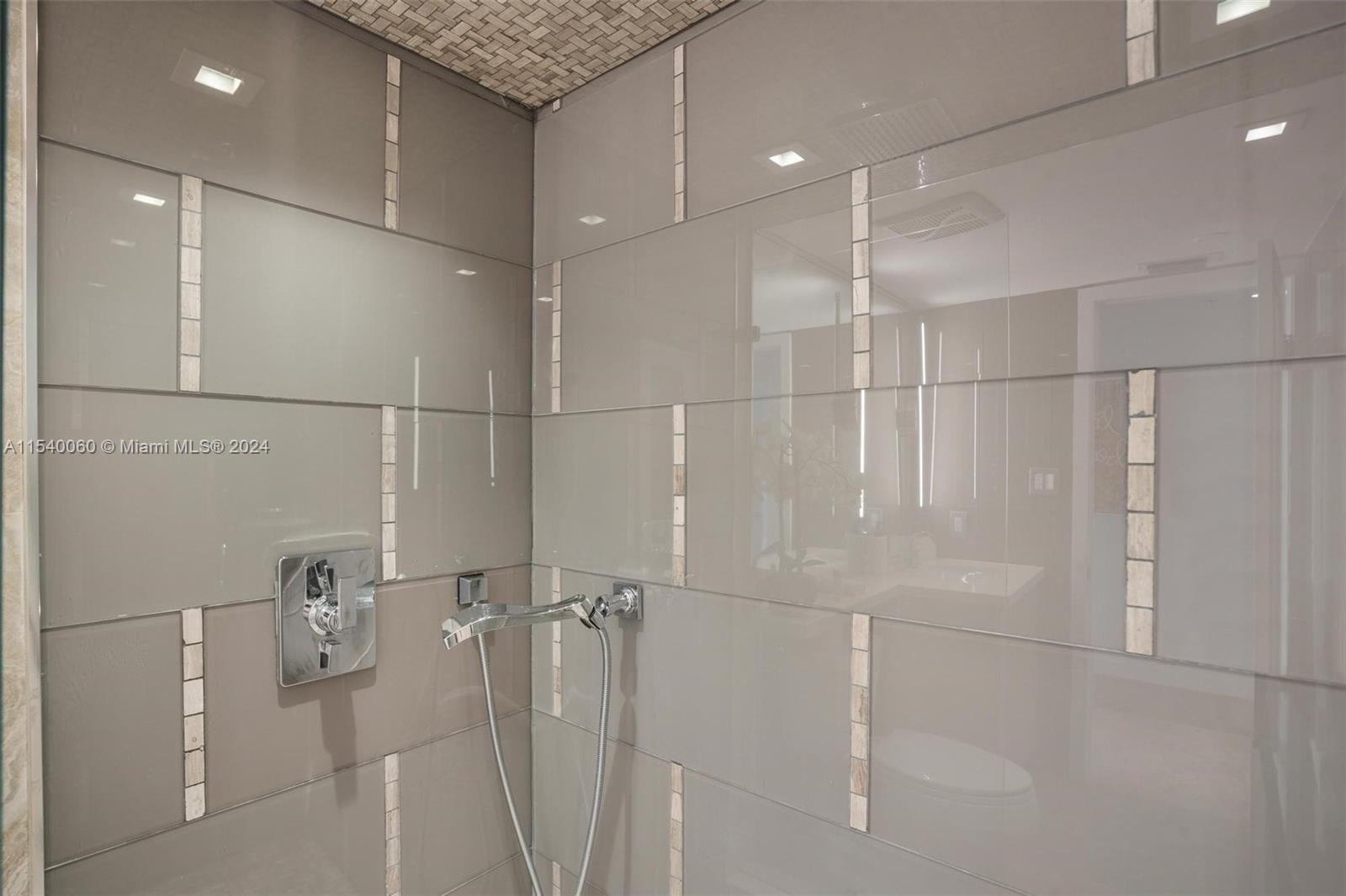 5225 Collins Ave 1221, Miami Beach, Florida 33140, 4 Bedrooms Bedrooms, ,3 BathroomsBathrooms,Residential,For Sale,5225 Collins Ave 1221,A11540060