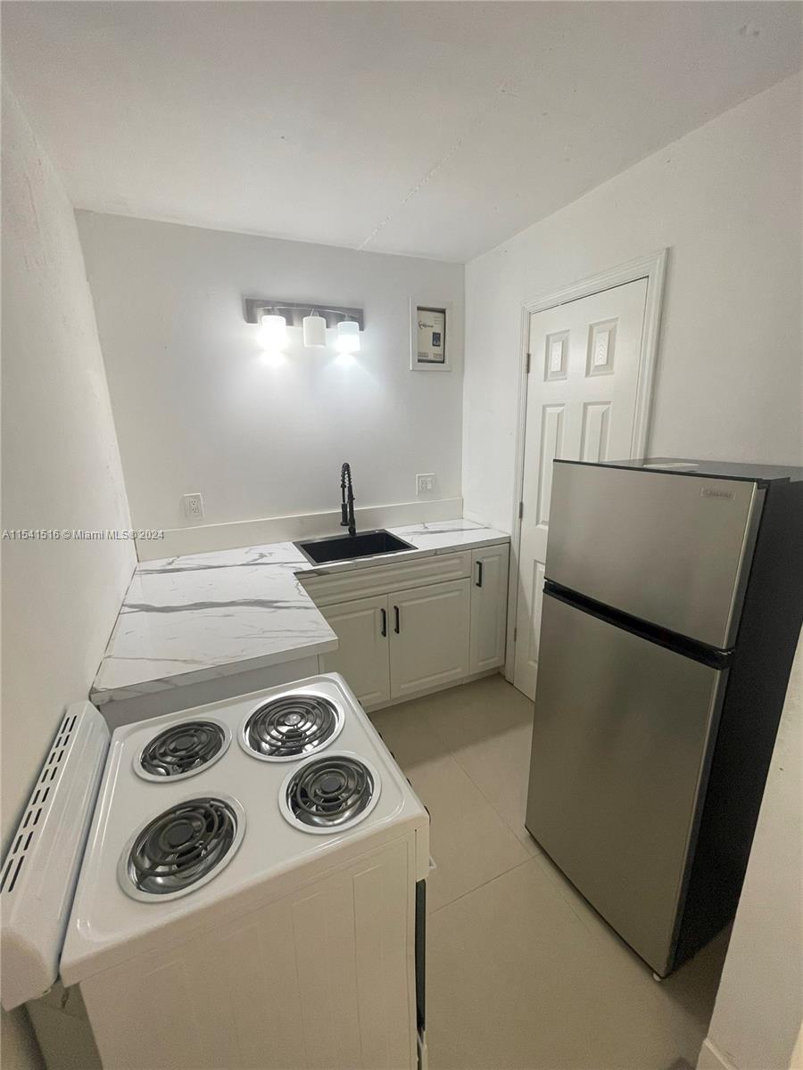 Miami, Florida 33145, 2 Bedrooms Bedrooms, ,1 BathroomBathrooms,Residentiallease,For Rent,A11541516