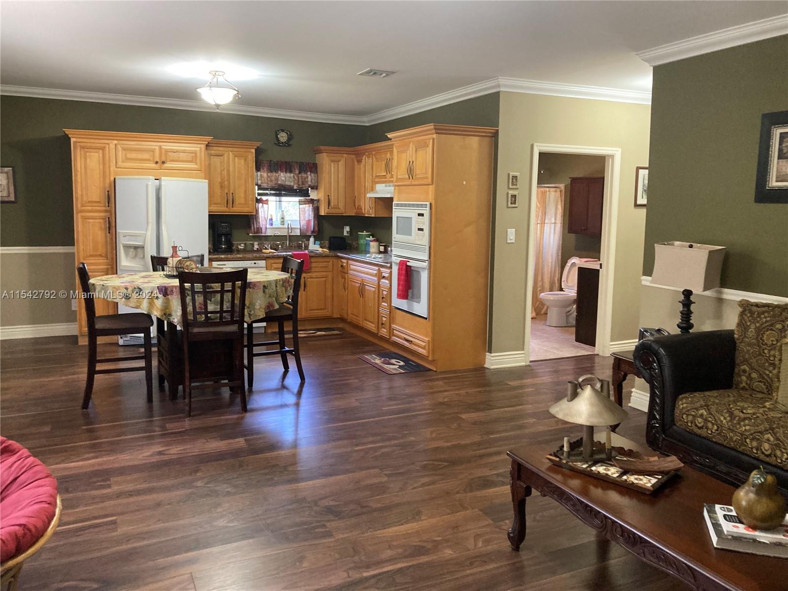 18007 SW 154th St, Miami, Florida 33187, 8 Bedrooms Bedrooms, ,5 BathroomsBathrooms,Residential,For Sale,18007 SW 154th St,A11542792