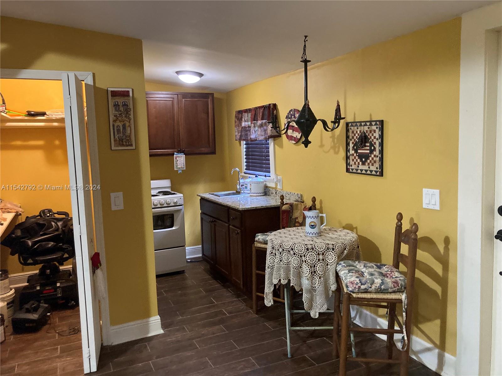 18007 SW 154th St, Miami, Florida 33187, 8 Bedrooms Bedrooms, ,5 BathroomsBathrooms,Residential,For Sale,18007 SW 154th St,A11542792