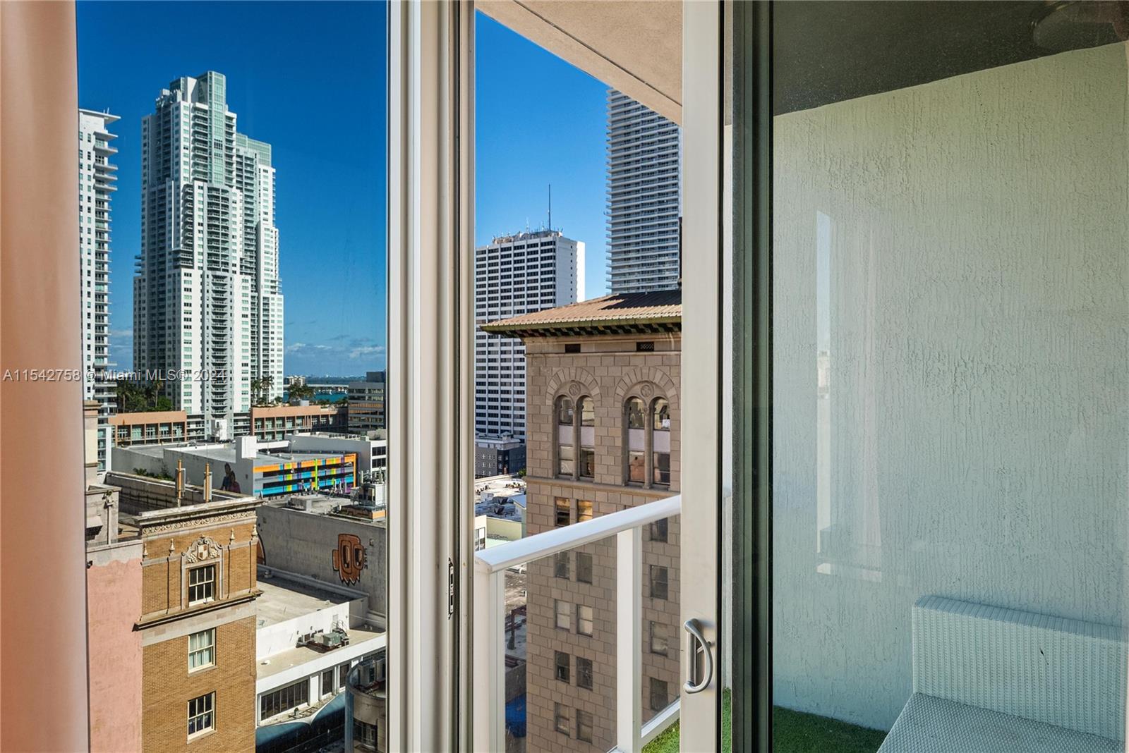 Miami, Florida 33131, ,1 BathroomBathrooms,Residentiallease,For Rent,A11542758