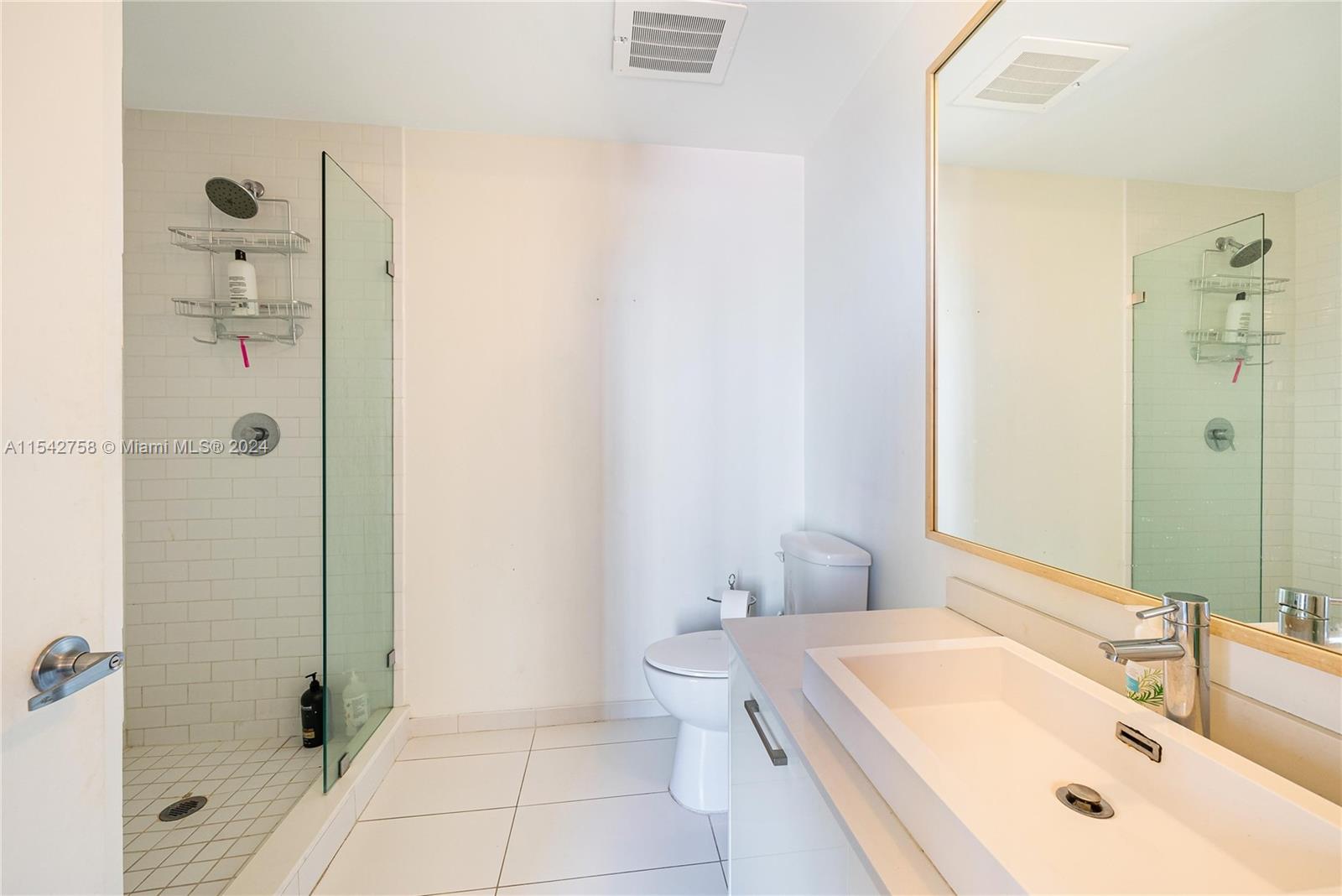 Miami, Florida 33131, ,1 BathroomBathrooms,Residentiallease,For Rent,A11542758