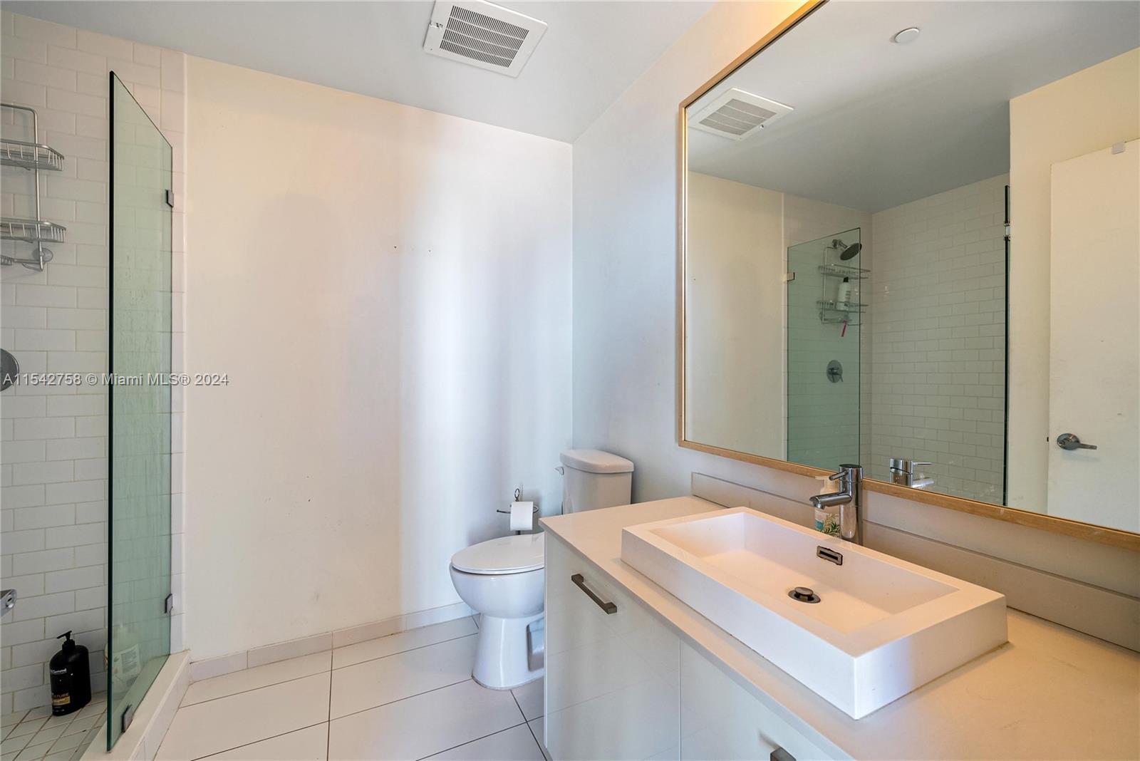 Miami, Florida 33131, ,1 BathroomBathrooms,Residentiallease,For Rent,A11542758