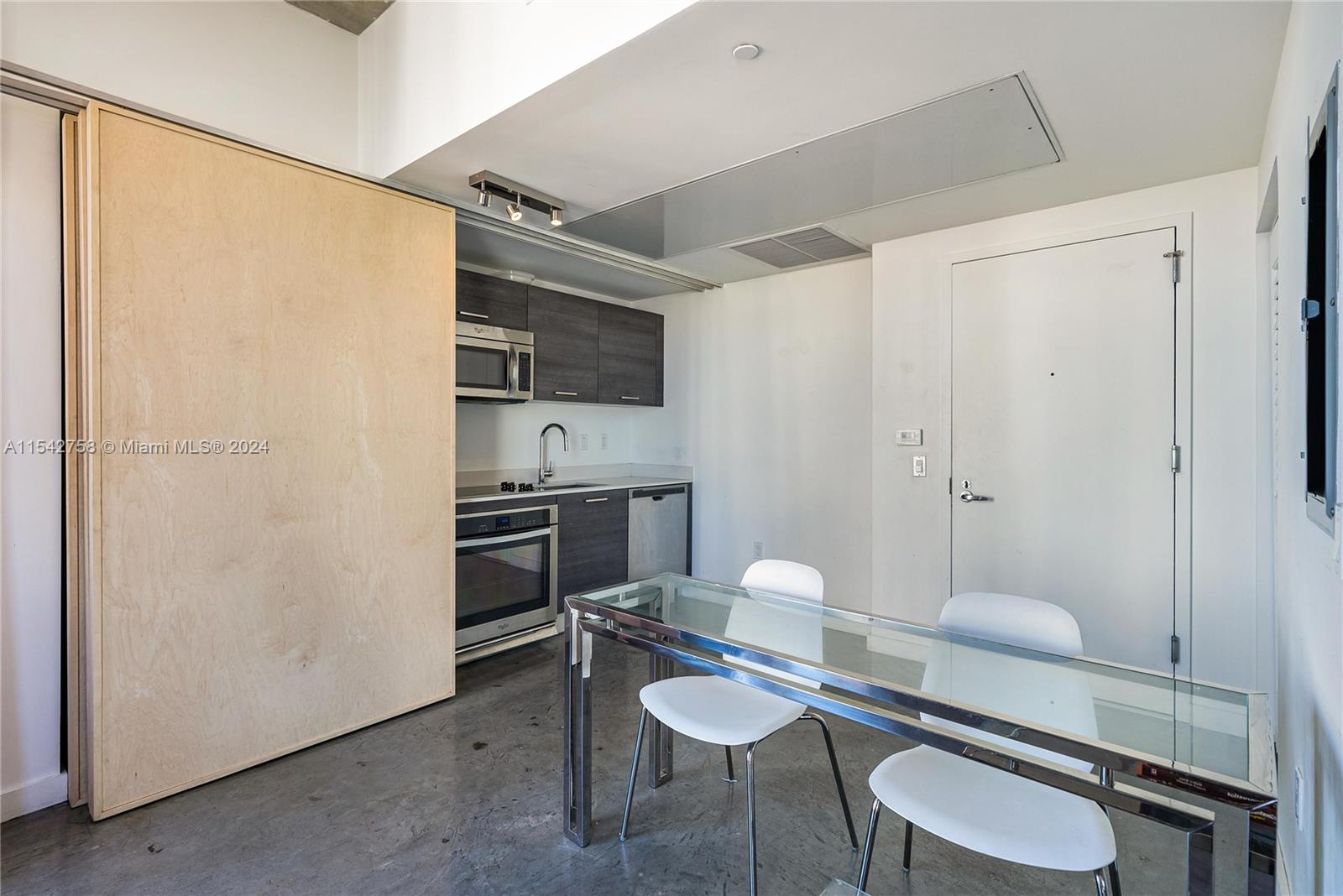 Miami, Florida 33131, ,1 BathroomBathrooms,Residentiallease,For Rent,A11542758