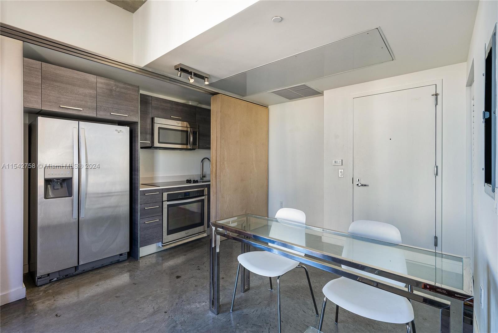Miami, Florida 33131, ,1 BathroomBathrooms,Residentiallease,For Rent,A11542758