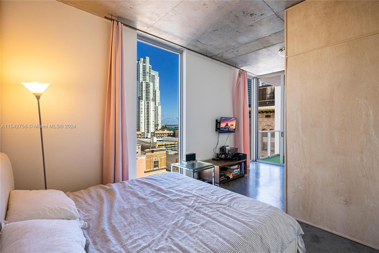 Miami, Florida 33131, ,1 BathroomBathrooms,Residentiallease,For Rent,A11542758