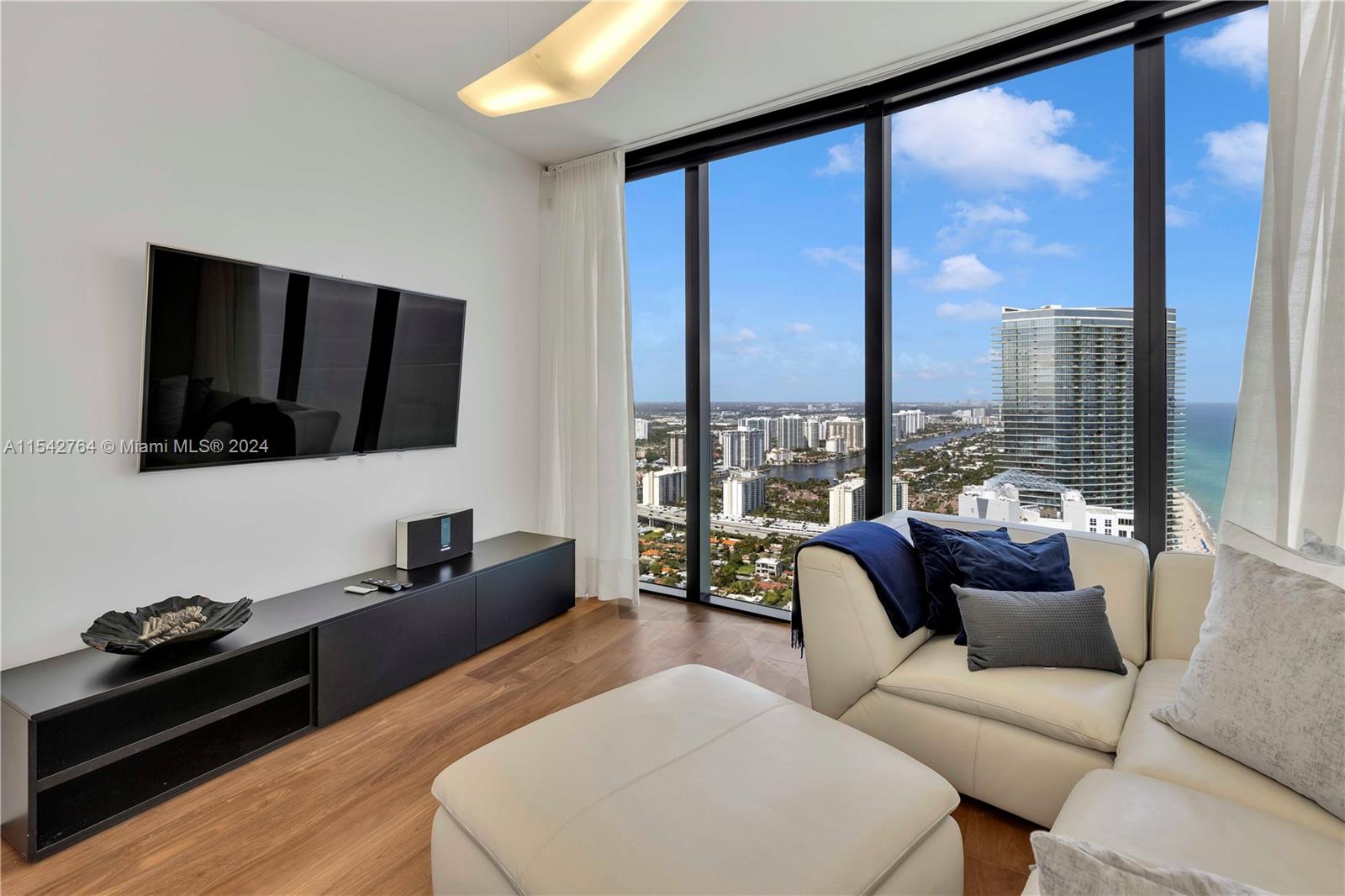 18555 Collins Ave, Sunny Isles Beach, FL, 33160 United States, 4 Bedrooms Bedrooms, ,4 BathroomsBathrooms,Residential,For Sale,Collins Ave,A11542764