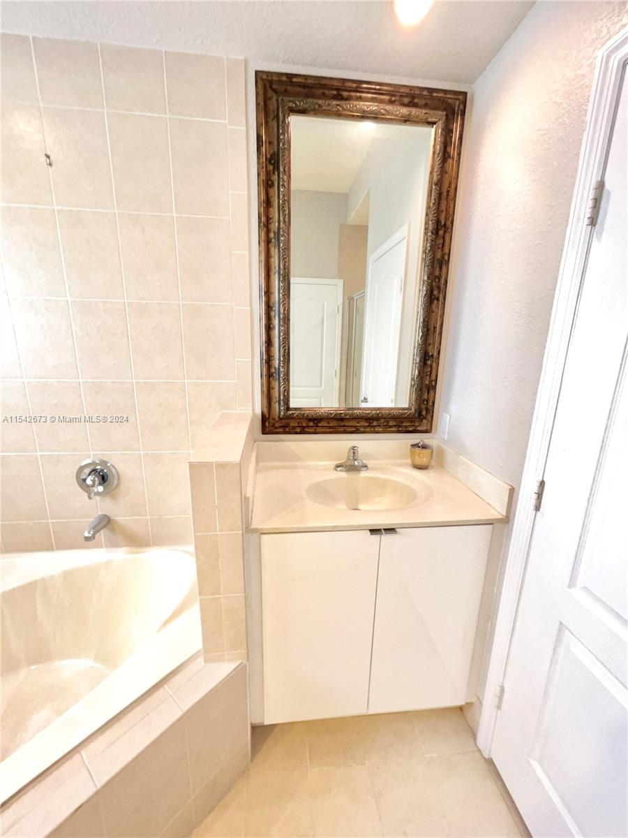 Miami Lakes, Florida 33018, 1 Bedroom Bedrooms, ,1 BathroomBathrooms,Residentiallease,For Rent,A11542673