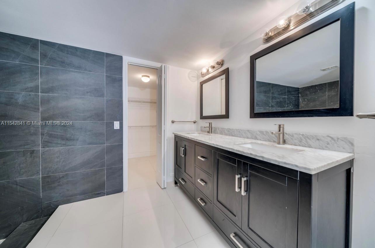 3052 N 35th Ter, Hollywood, Florida 33021, 4 Bedrooms Bedrooms, ,2 BathroomsBathrooms,Residential,For Sale,3052 N 35th Ter,A11542841