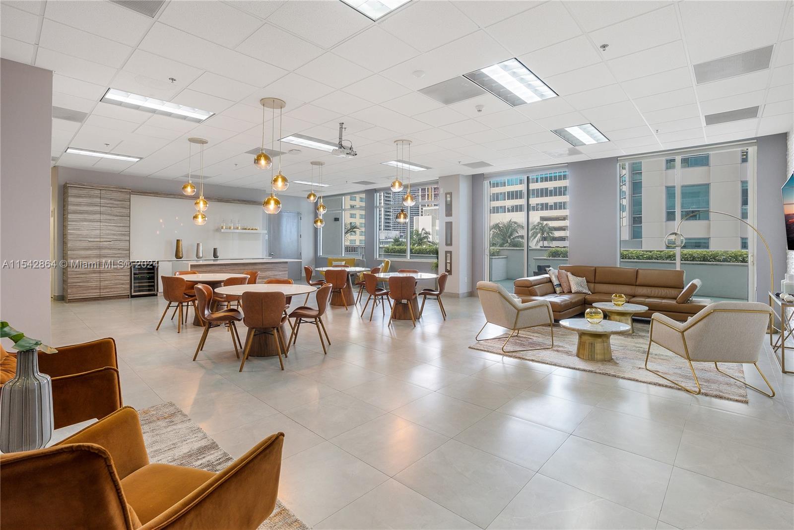 1200 BRICKELL BAY DR 3921, Miami, Florida 33131, 1 Bedroom Bedrooms, ,1 BathroomBathrooms,Residentiallease,For Rent,1200 BRICKELL BAY DR 3921,A11542864