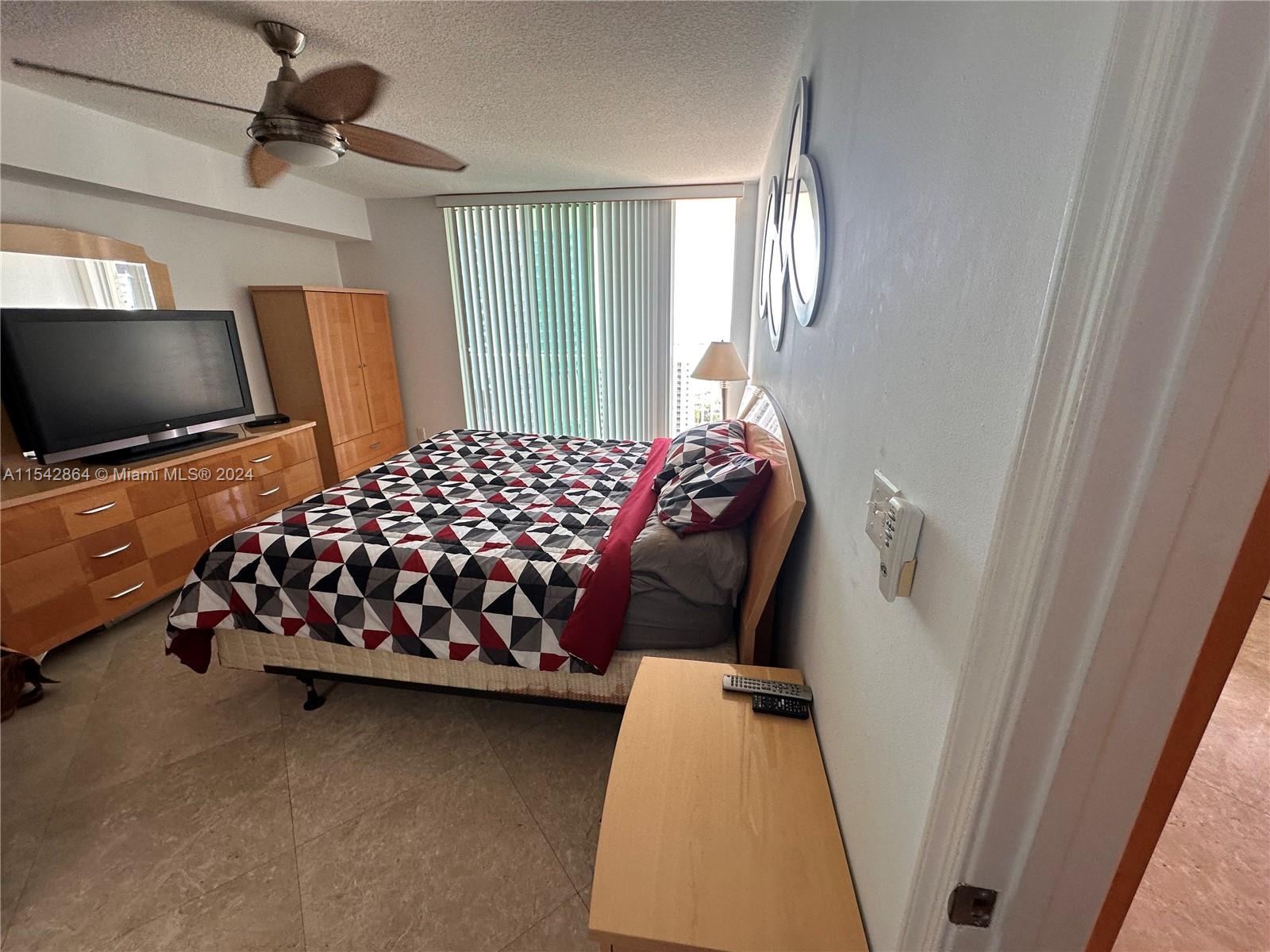 1200 BRICKELL BAY DR 3921, Miami, Florida 33131, 1 Bedroom Bedrooms, ,1 BathroomBathrooms,Residentiallease,For Rent,1200 BRICKELL BAY DR 3921,A11542864