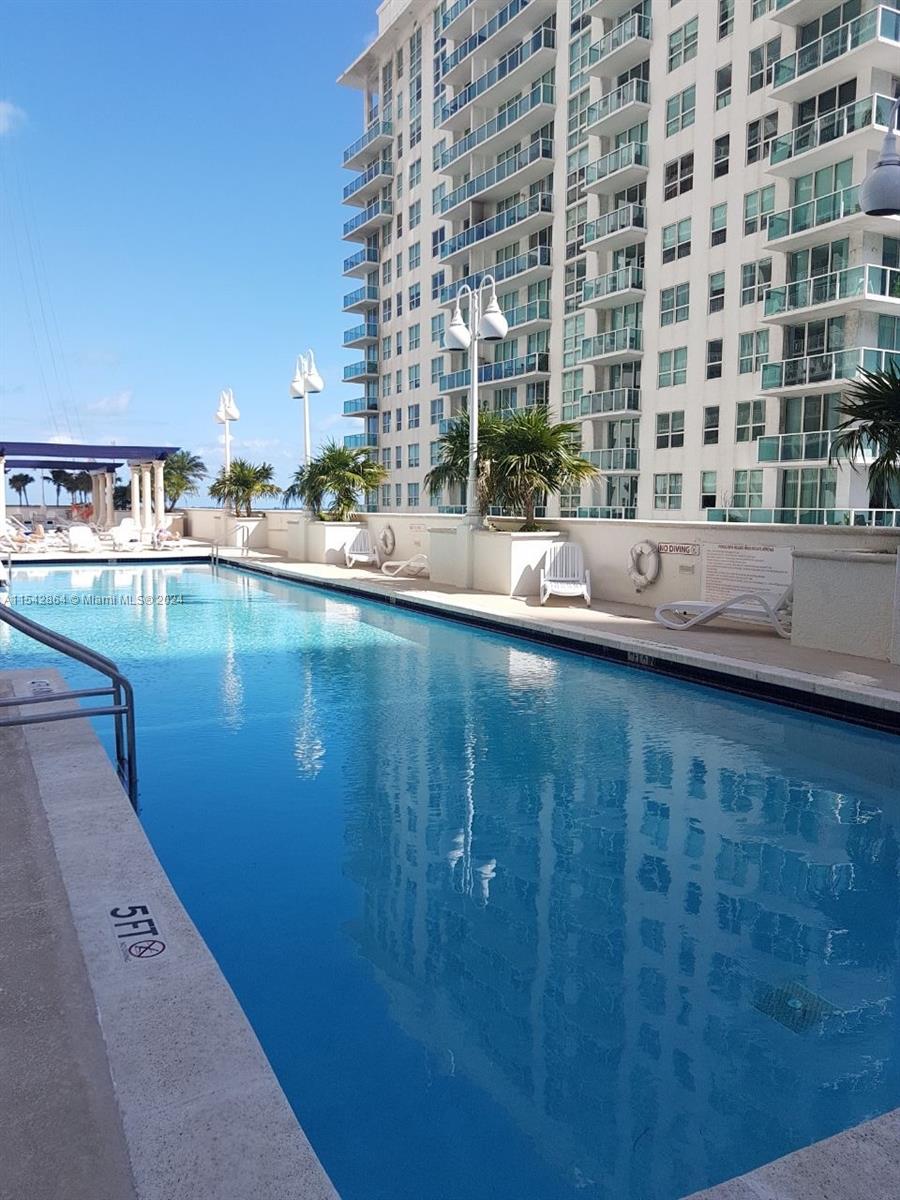 1200 BRICKELL BAY DR 3921, Miami, Florida 33131, 1 Bedroom Bedrooms, ,1 BathroomBathrooms,Residentiallease,For Rent,1200 BRICKELL BAY DR 3921,A11542864