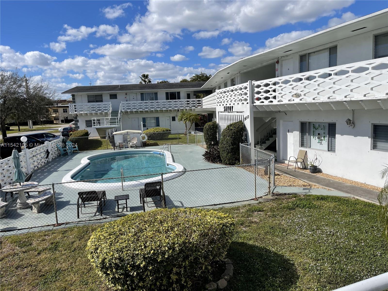 3847 S Circle 17, Hollywood, Florida 33021, 2 Bedrooms Bedrooms, ,2 BathroomsBathrooms,Residential,For Sale,3847 S Circle 17,A11542105