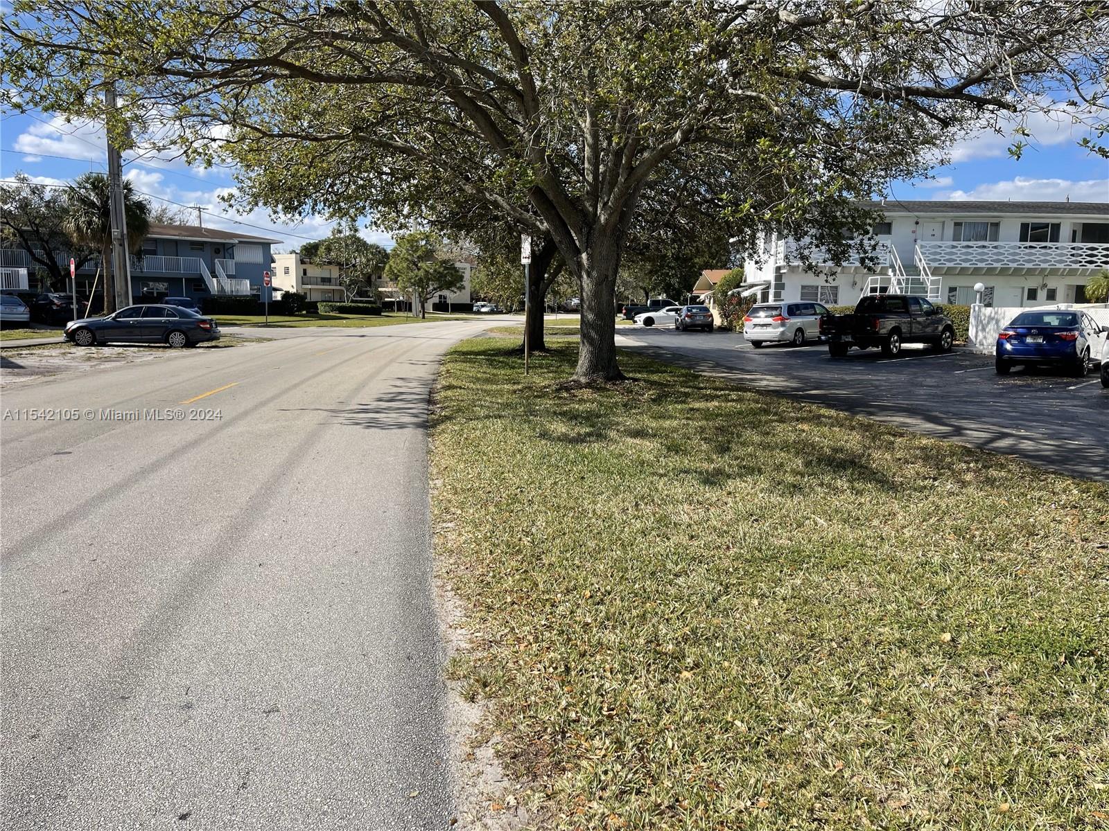 3847 S Circle 17, Hollywood, Florida 33021, 2 Bedrooms Bedrooms, ,2 BathroomsBathrooms,Residential,For Sale,3847 S Circle 17,A11542105