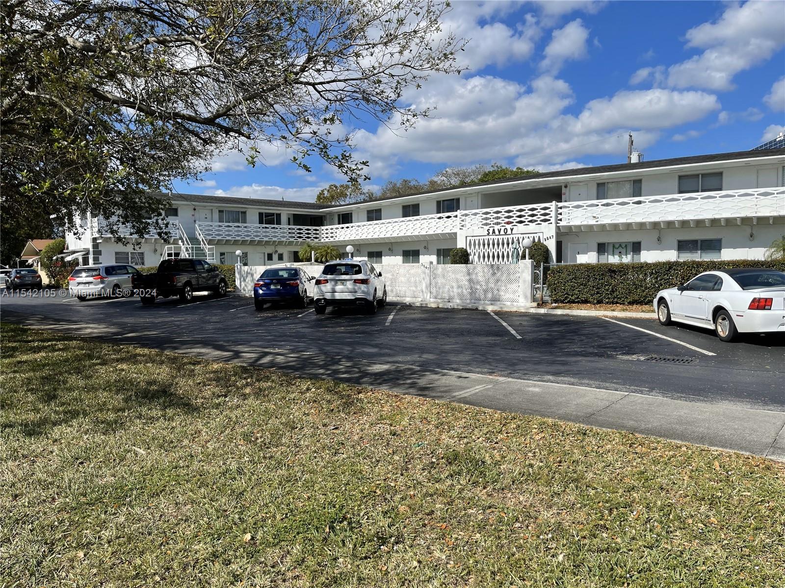 3847 S Circle 17, Hollywood, Florida 33021, 2 Bedrooms Bedrooms, ,2 BathroomsBathrooms,Residential,For Sale,3847 S Circle 17,A11542105