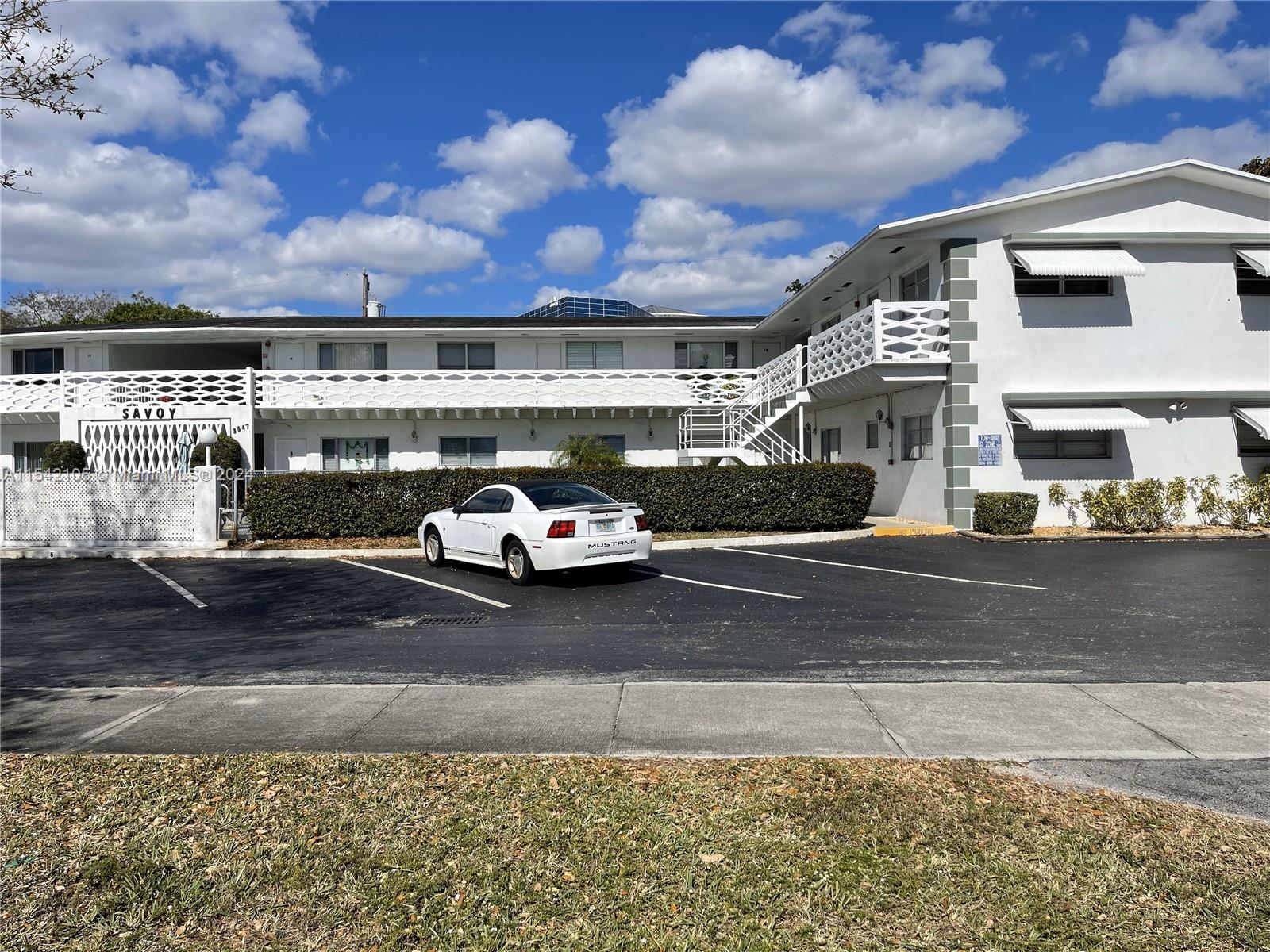 3847 S Circle 17, Hollywood, Florida 33021, 2 Bedrooms Bedrooms, ,2 BathroomsBathrooms,Residential,For Sale,3847 S Circle 17,A11542105