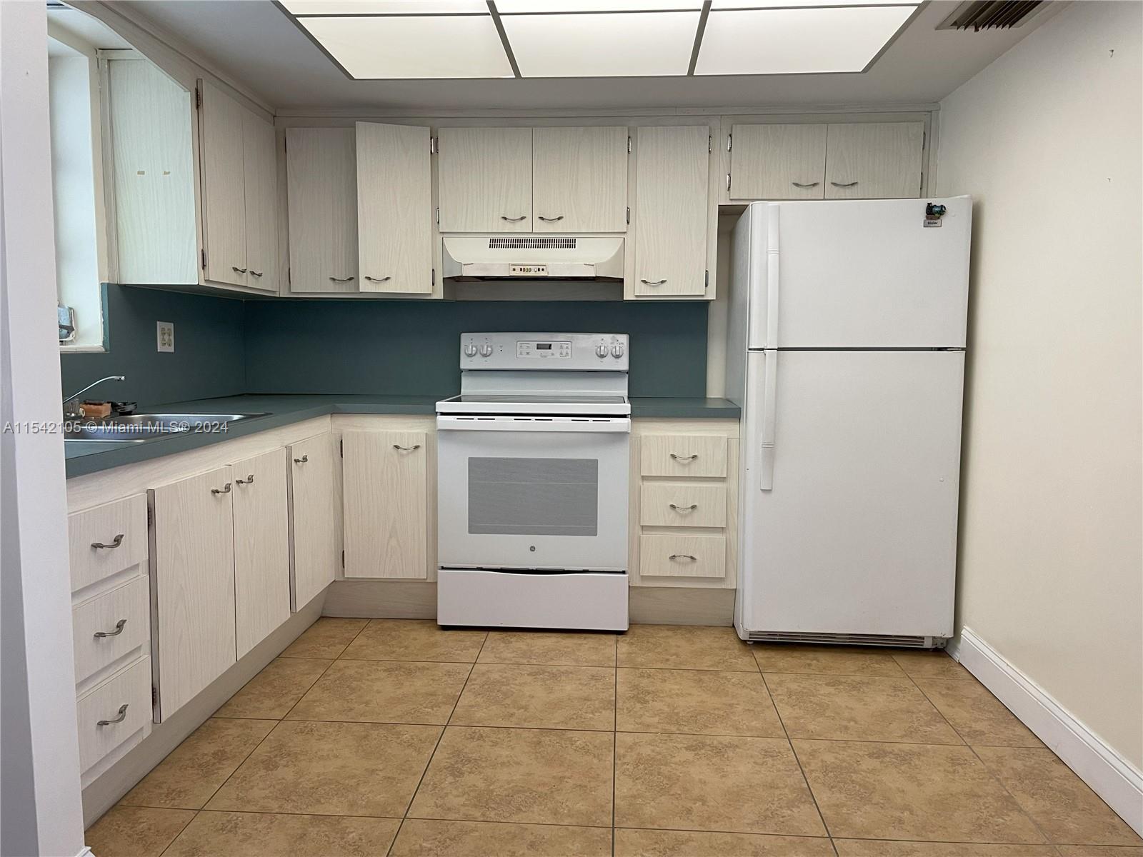 3847 S Circle 17, Hollywood, Florida 33021, 2 Bedrooms Bedrooms, ,2 BathroomsBathrooms,Residential,For Sale,3847 S Circle 17,A11542105