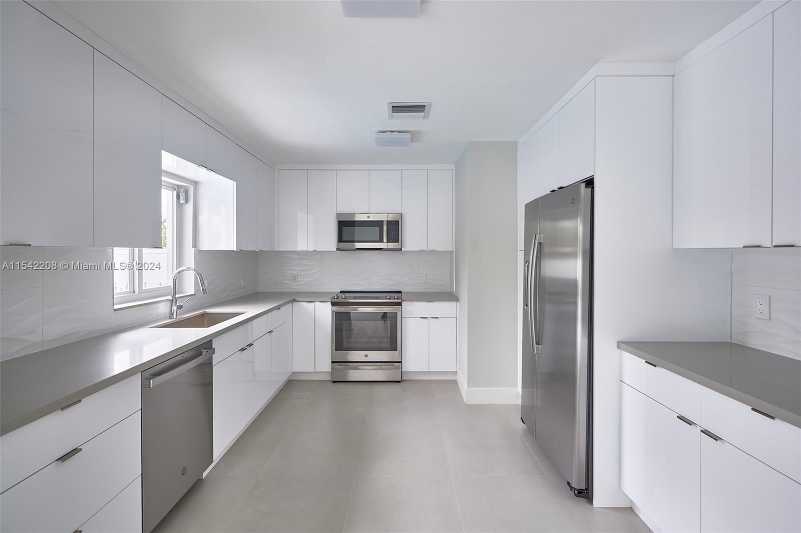 426 SE 3rd St, Dania Beach, Florida 33004, 4 Bedrooms Bedrooms, ,3 BathroomsBathrooms,Residential,For Sale,426 SE 3rd St,A11542208